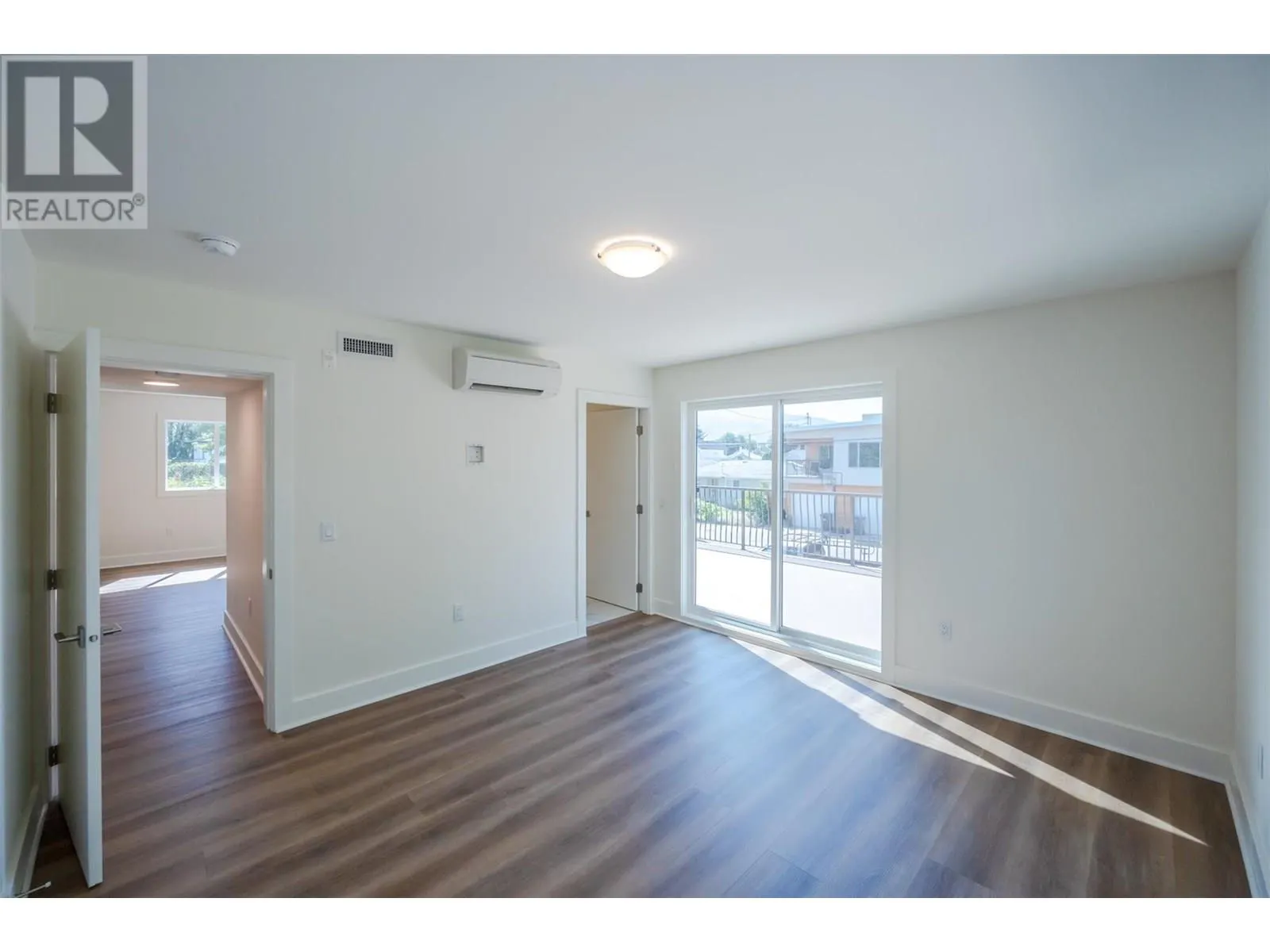 578 Lakeshore Drive Unit# 203