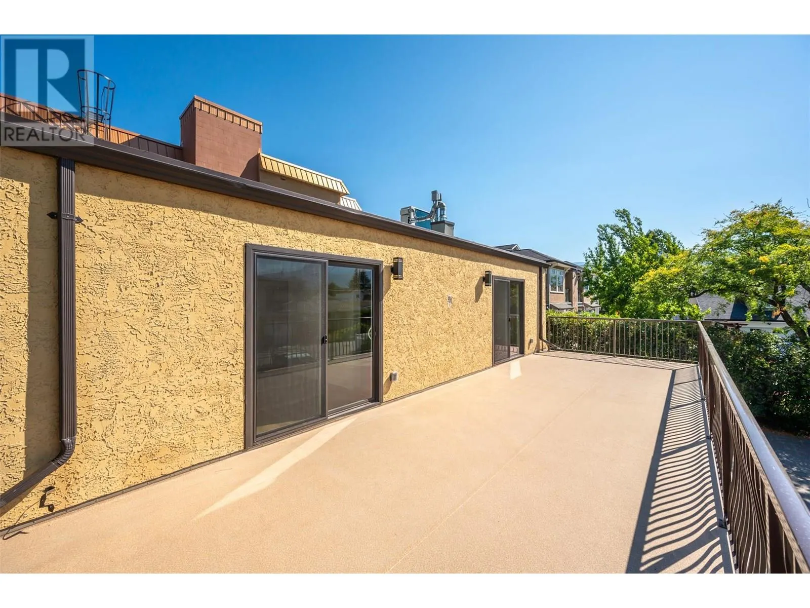 578 Lakeshore Drive Unit# 203