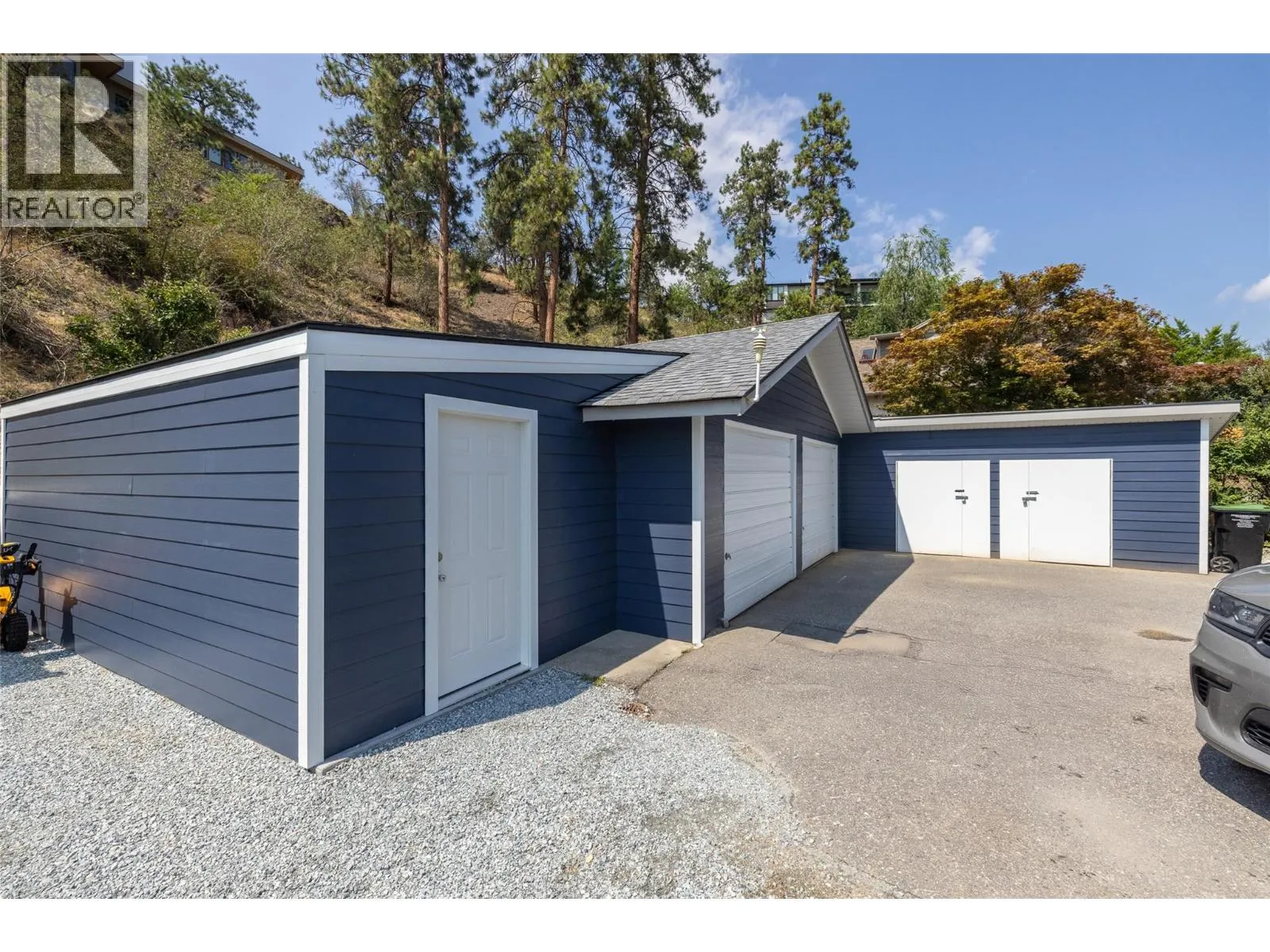 868 Clifton Road