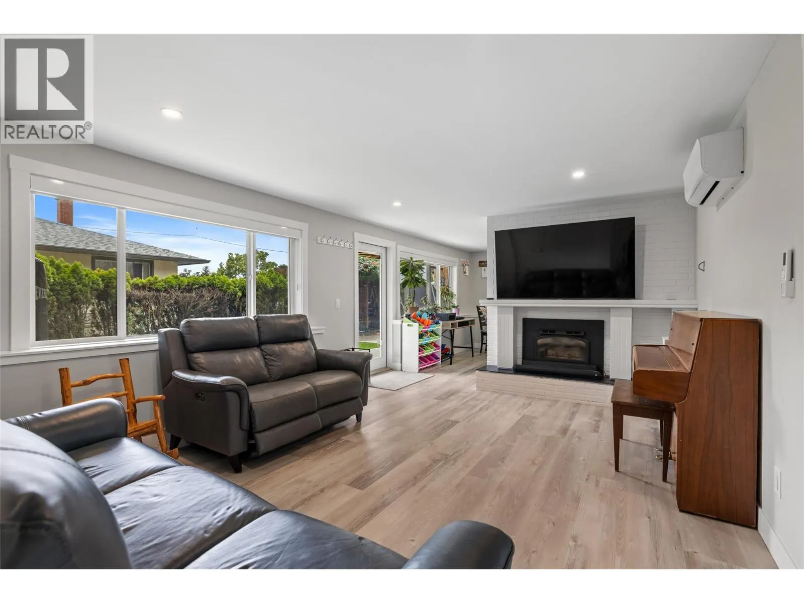 868 Clifton Road