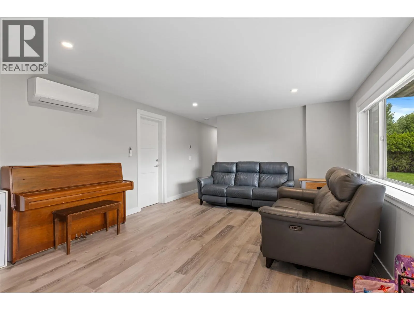 868 Clifton Road