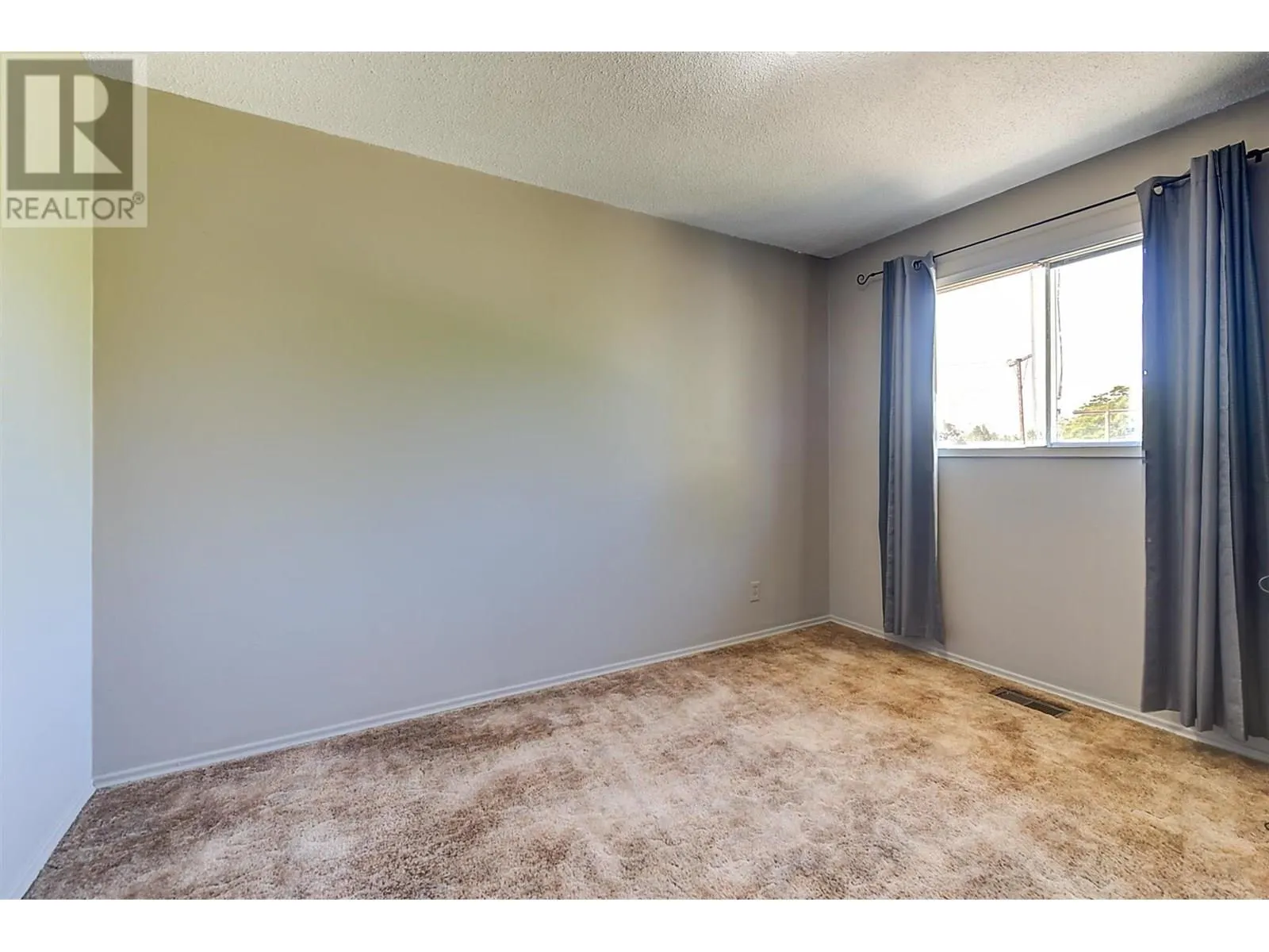 280 Dougall Road S