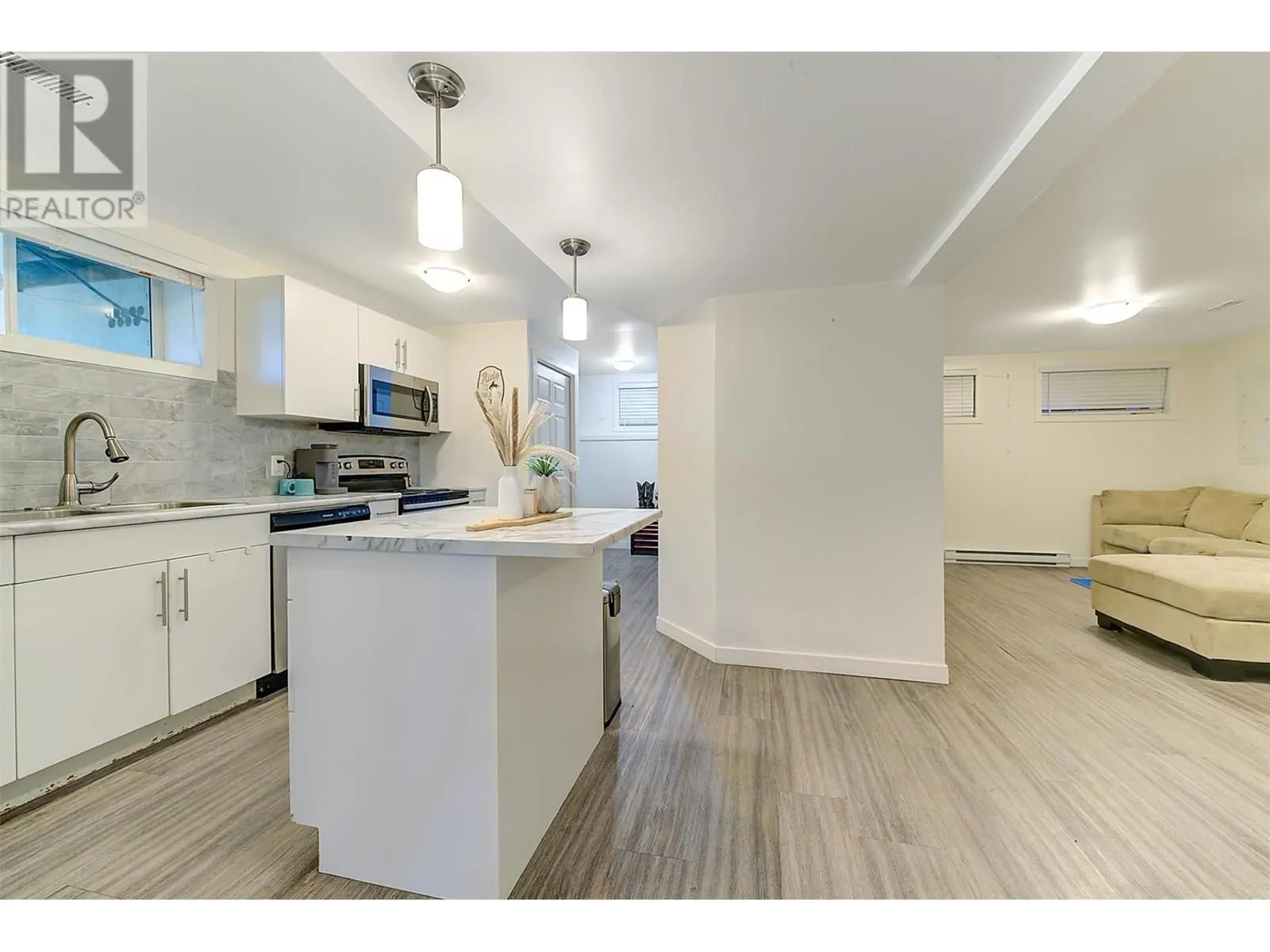 280 Dougall Road S