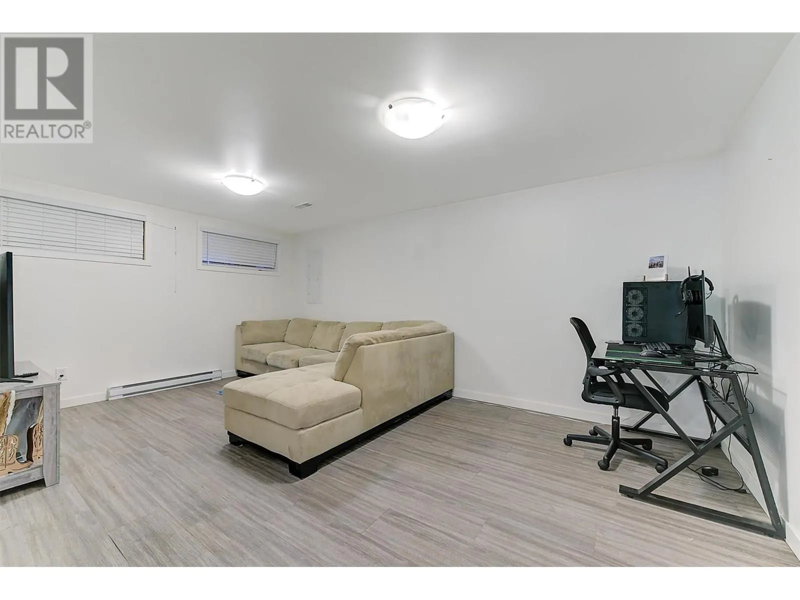 280 Dougall Road S