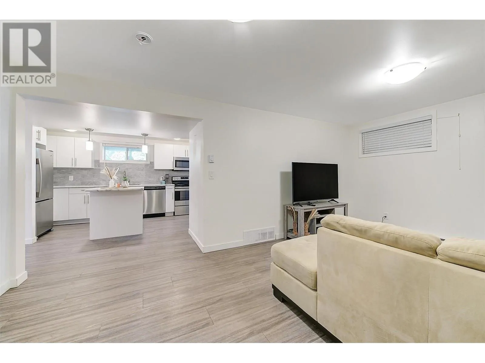280 Dougall Road S