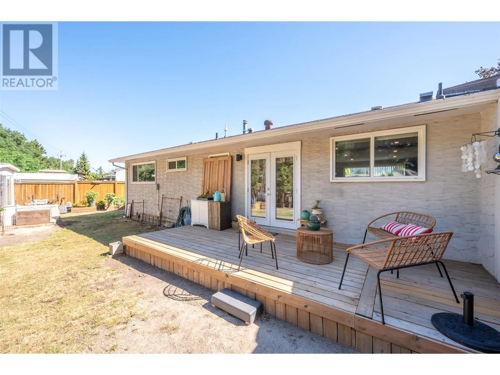 144 AYRES Crescent