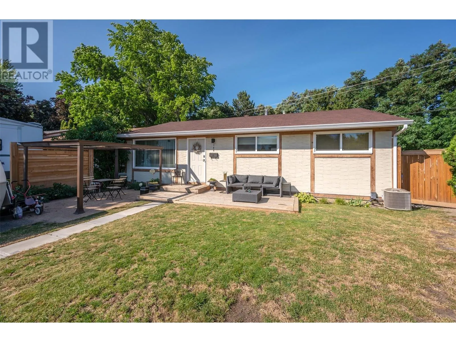 144 AYRES Crescent