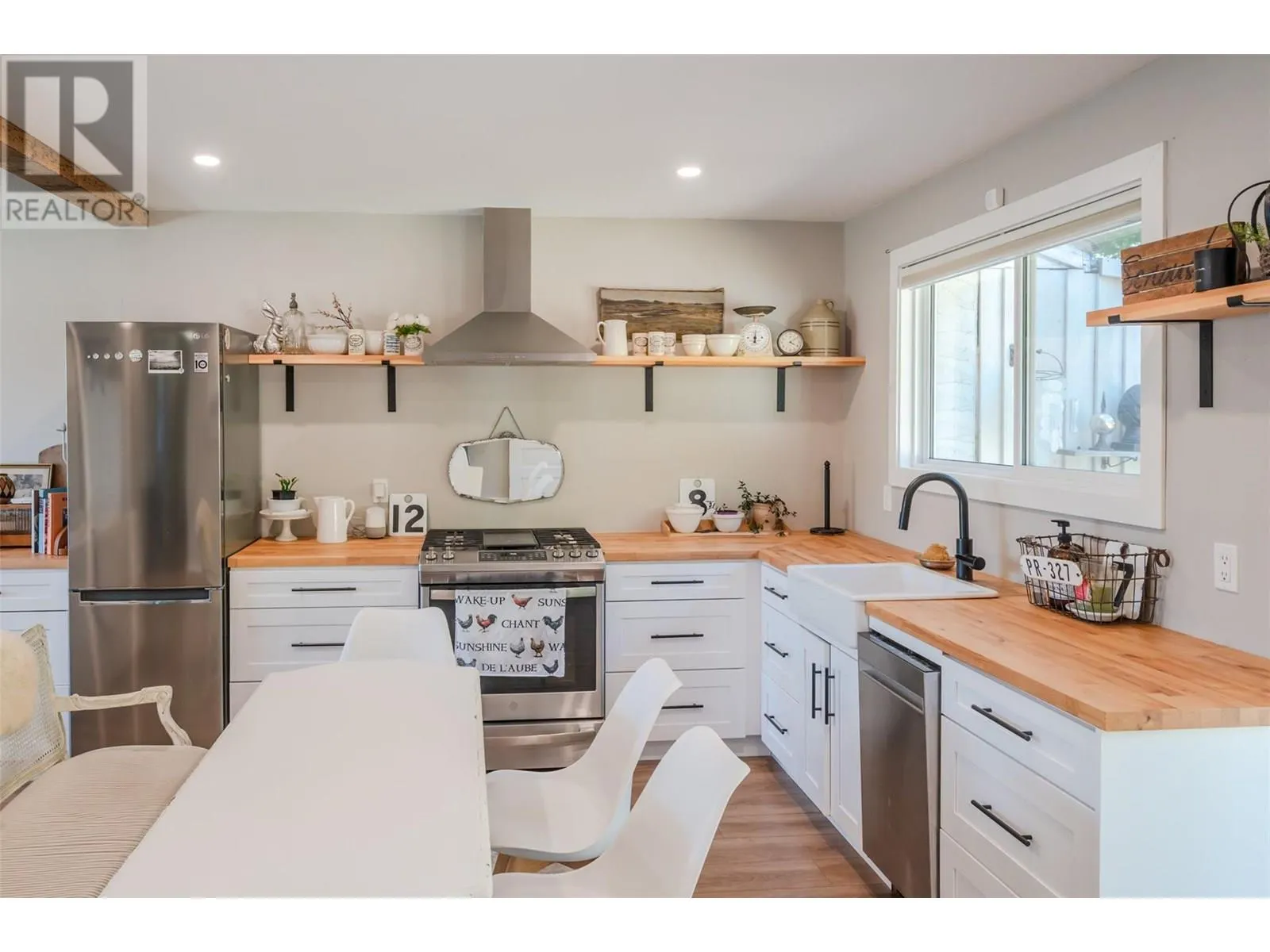 144 AYRES Crescent