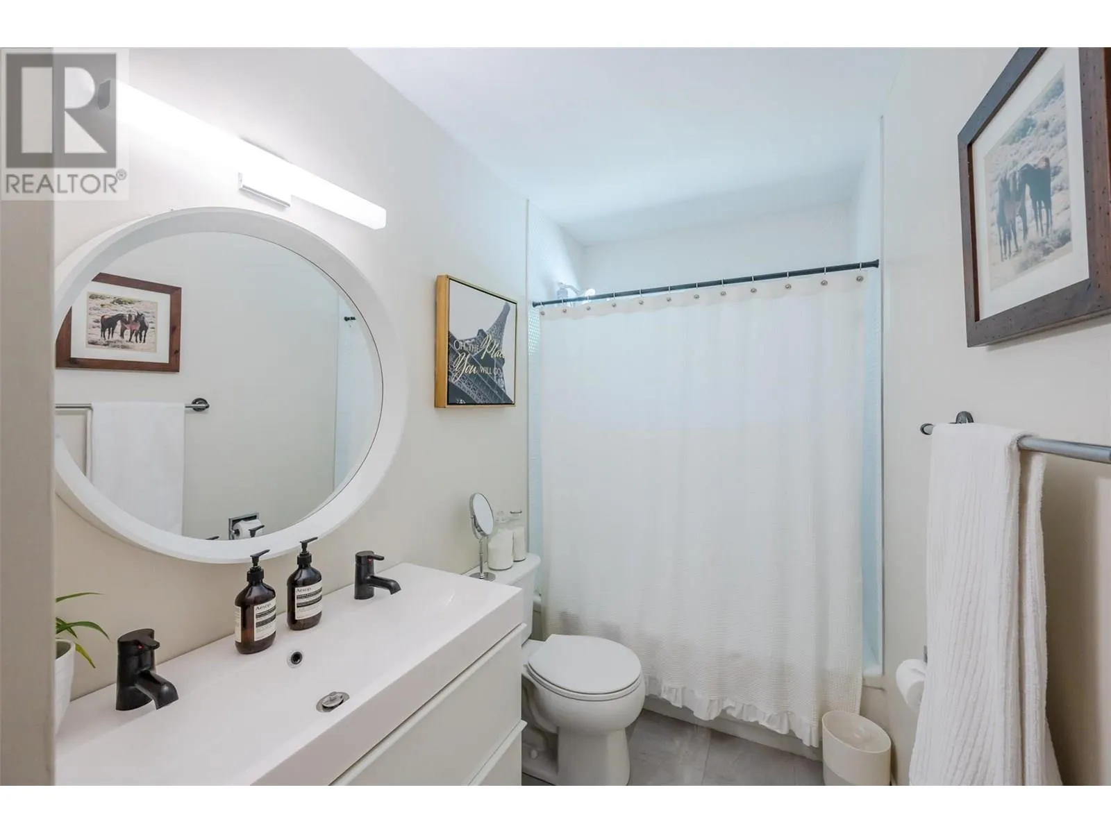 144 AYRES Crescent