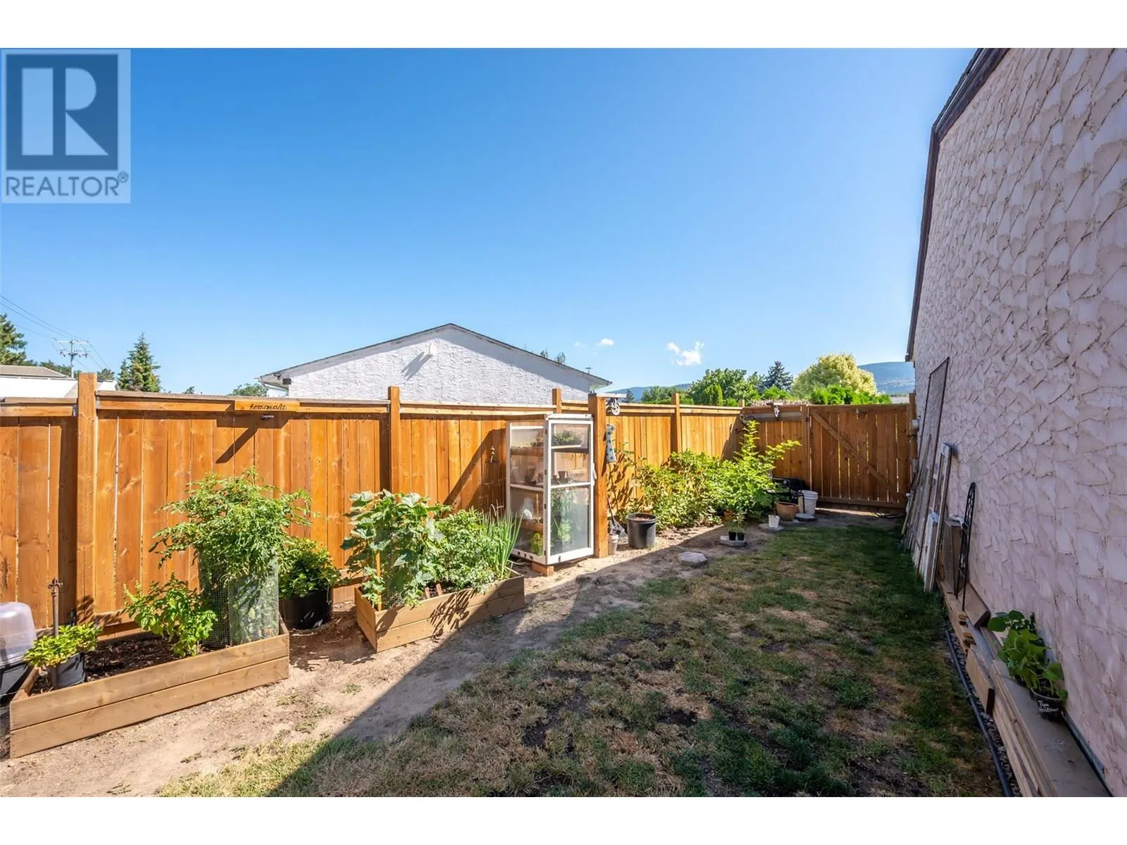 144 AYRES Crescent