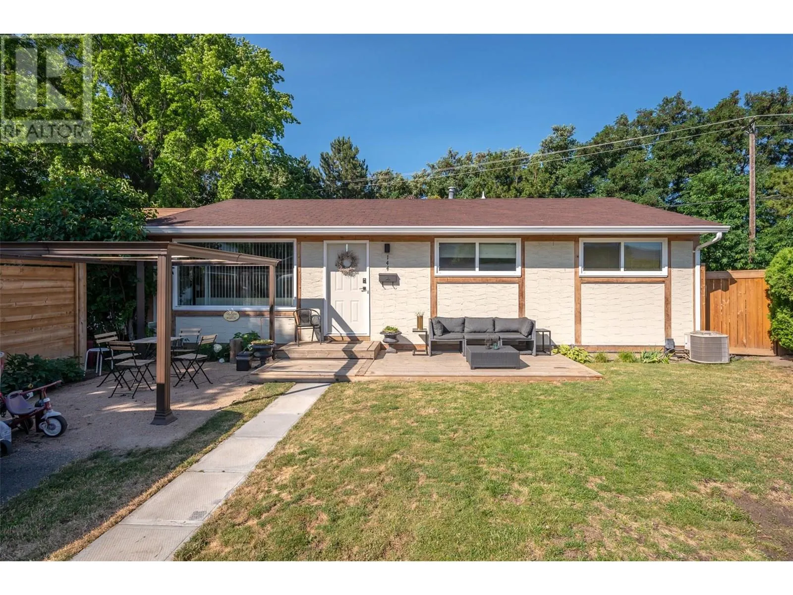 144 AYRES Crescent