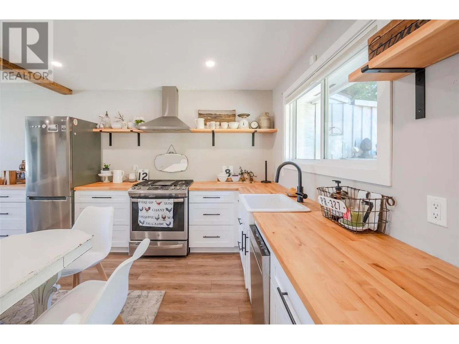 144 AYRES Crescent