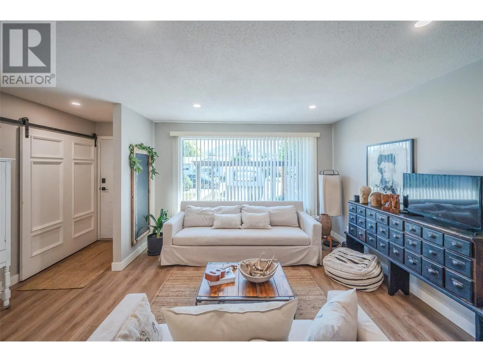 144 AYRES Crescent