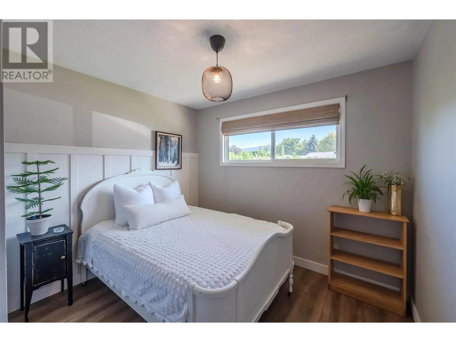 144 AYRES Crescent