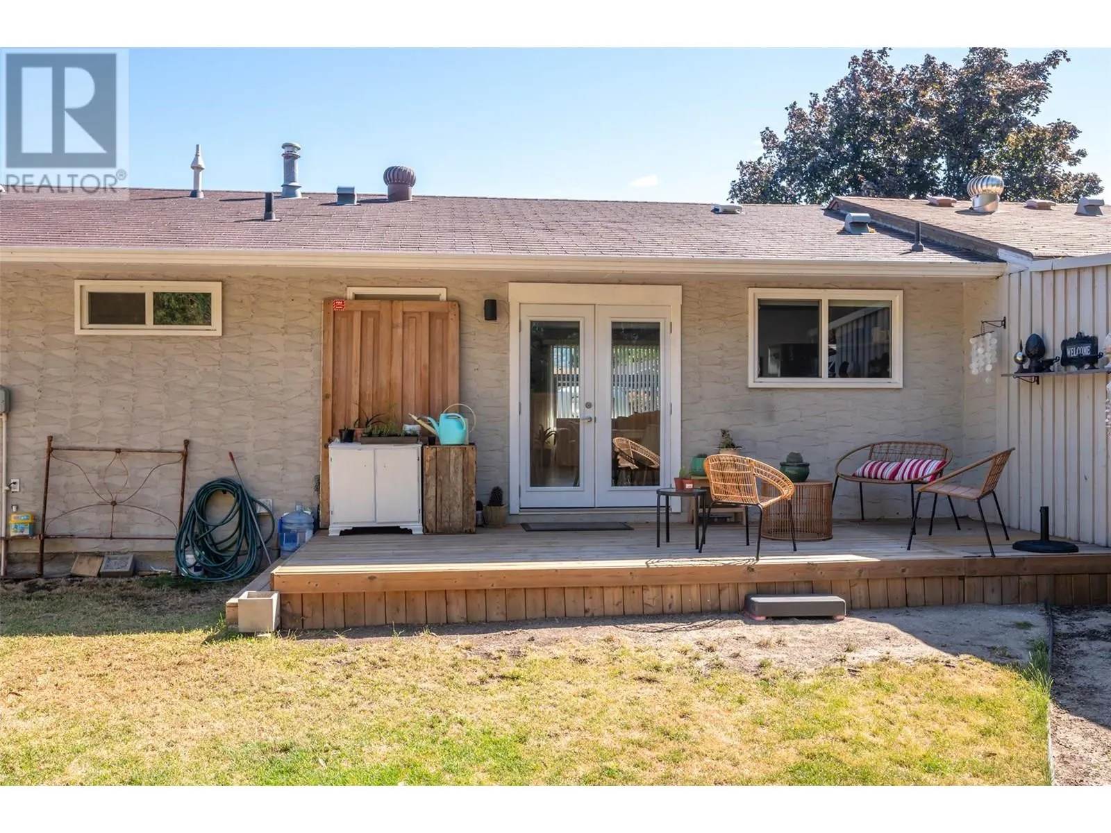 144 AYRES Crescent