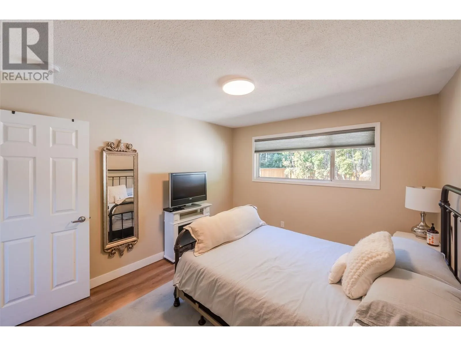 144 AYRES Crescent