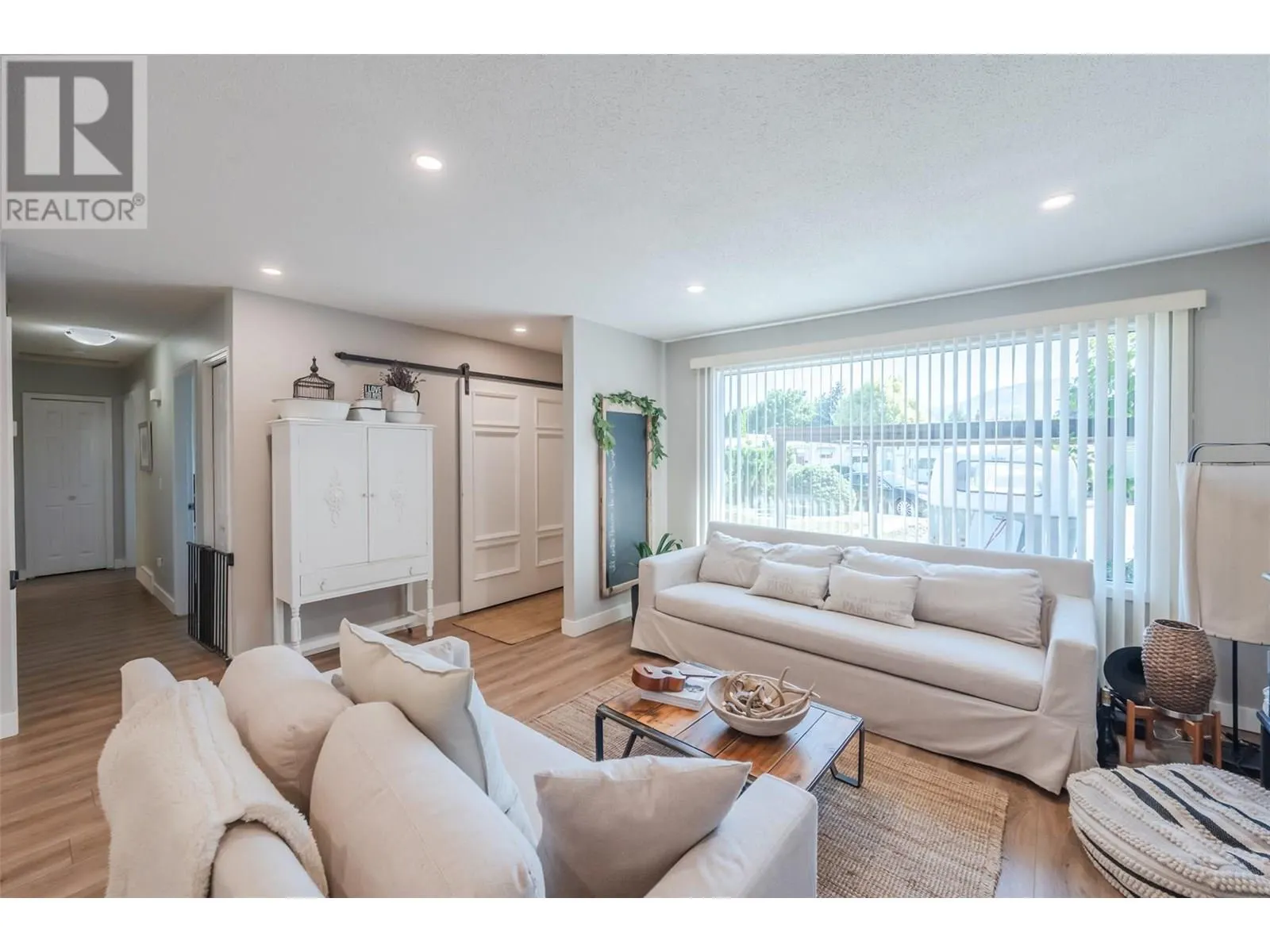 144 AYRES Crescent
