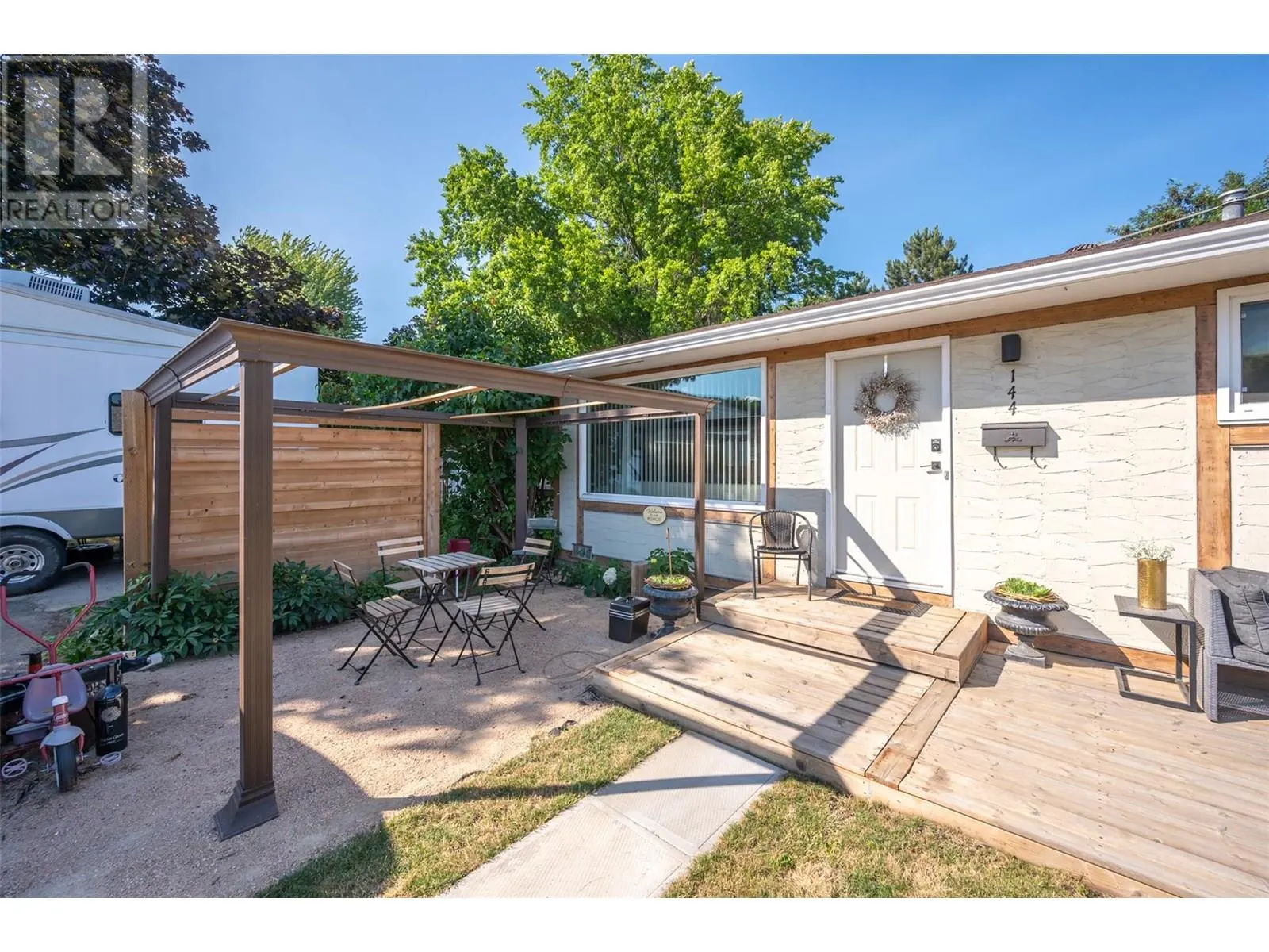 144 AYRES Crescent
