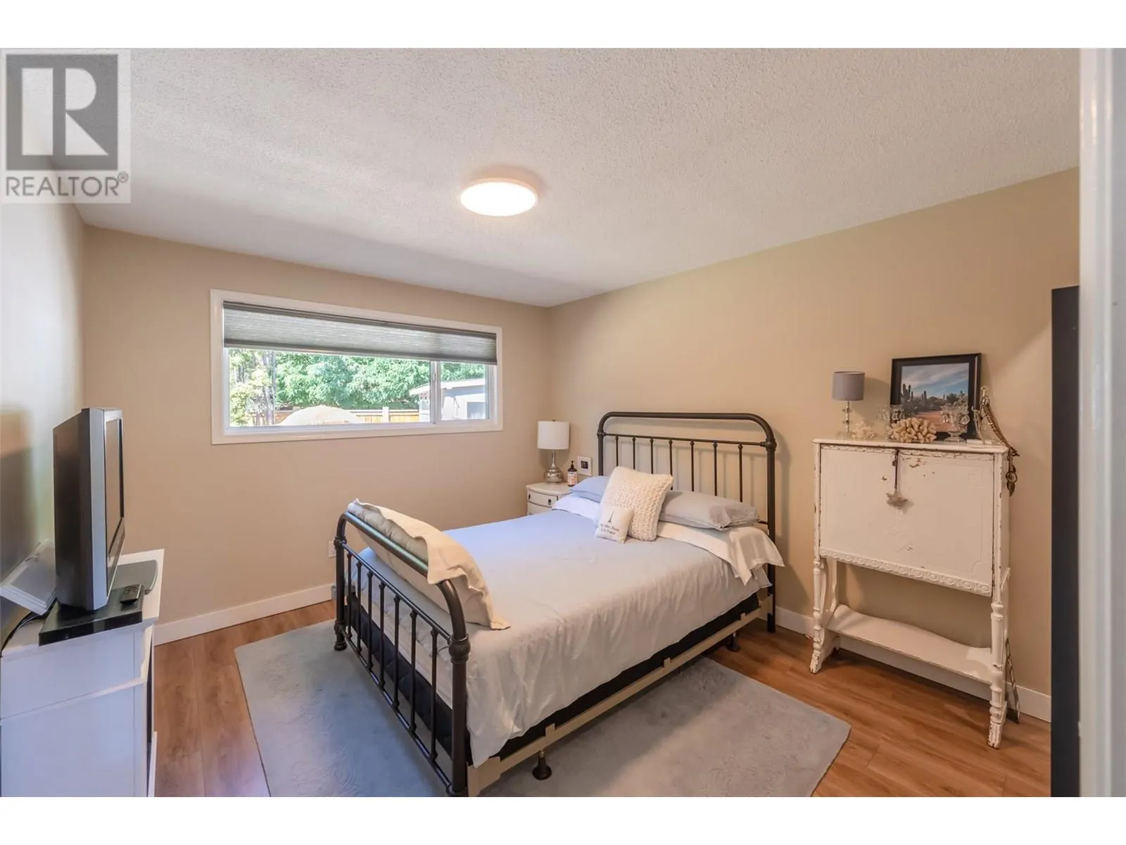 144 AYRES Crescent