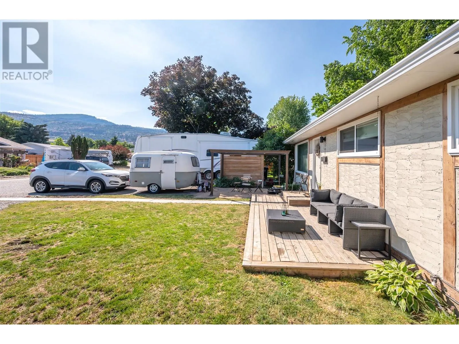 144 AYRES Crescent