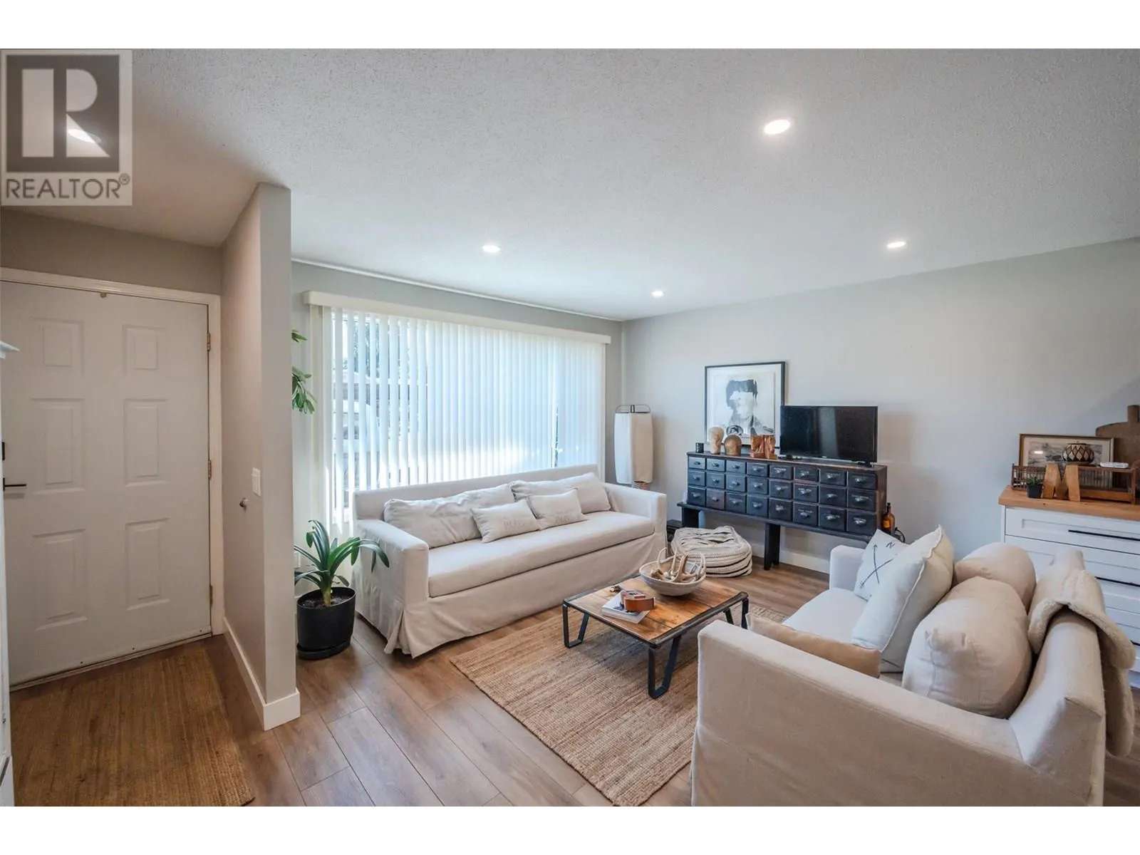 144 AYRES Crescent