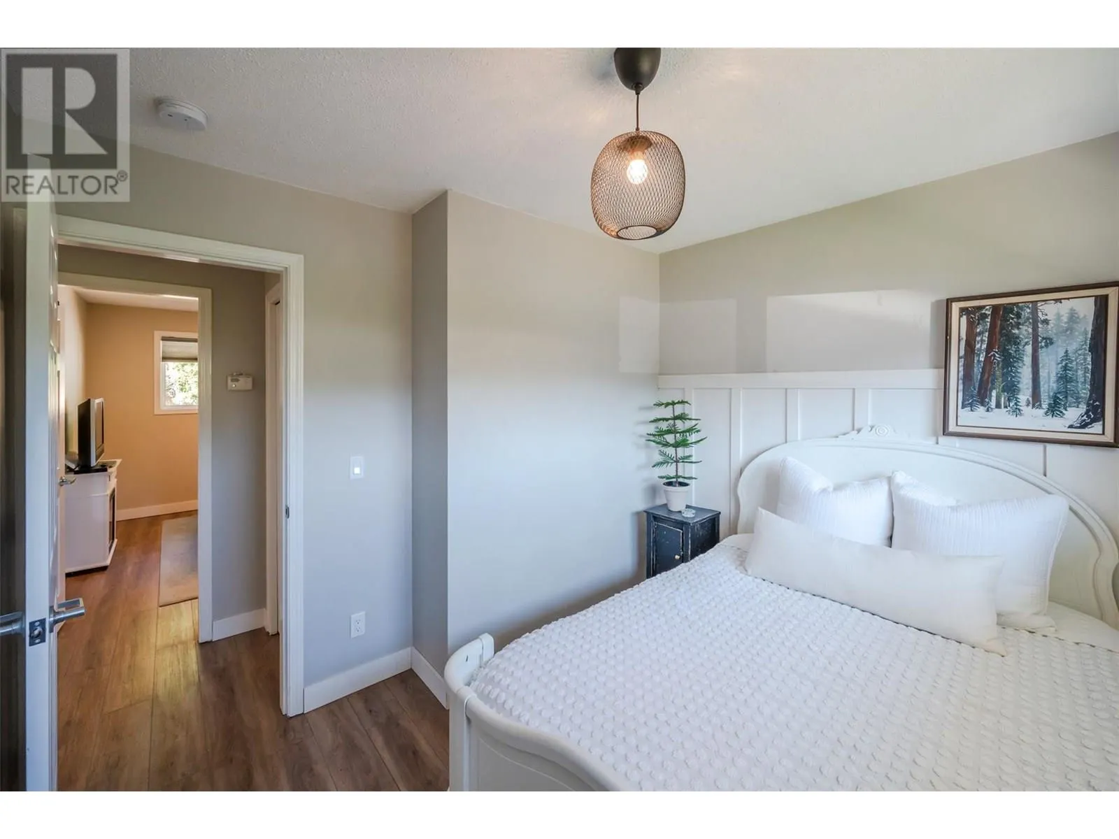 144 AYRES Crescent