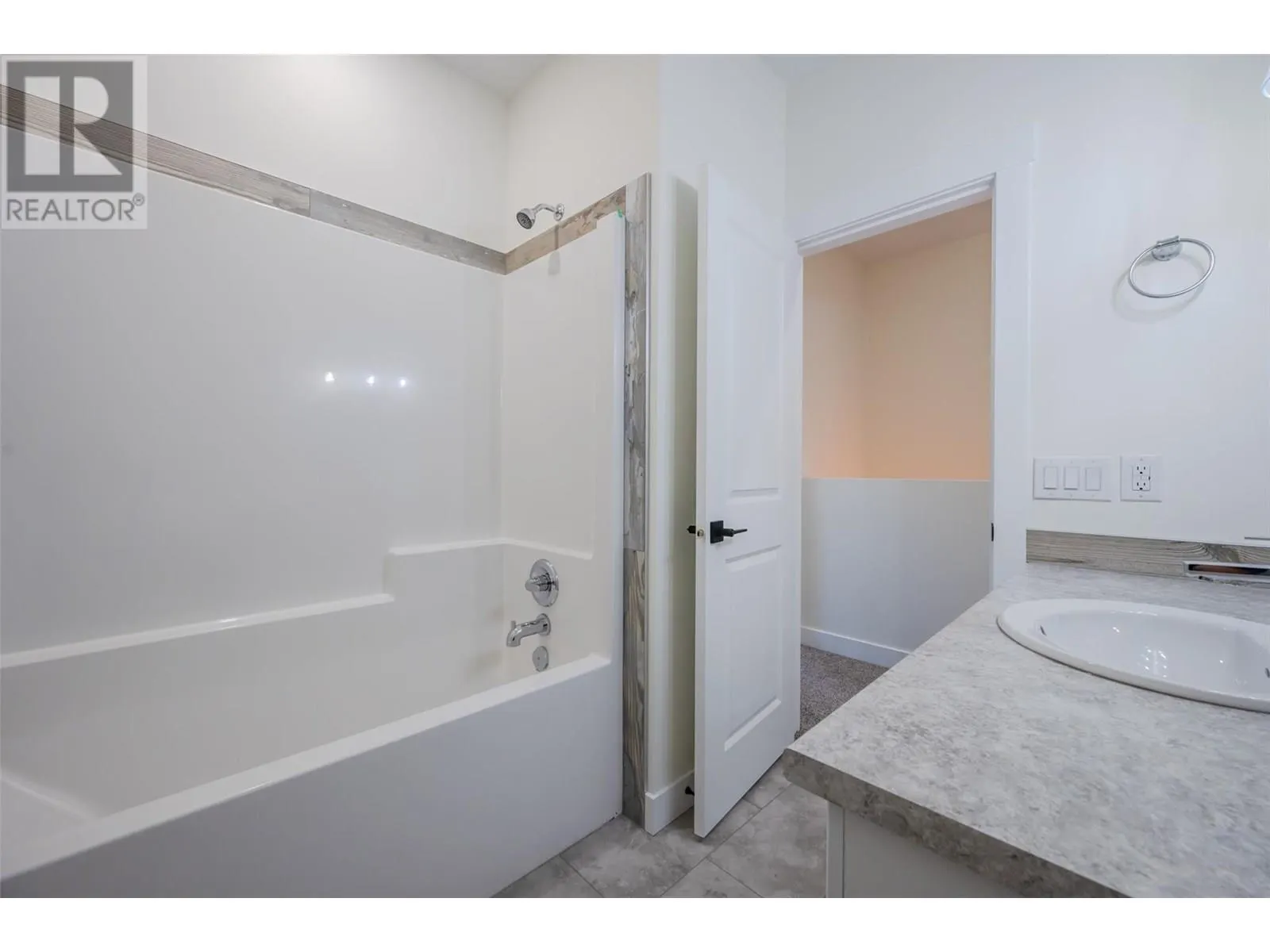 11612 Victoria Road S Unit# 101