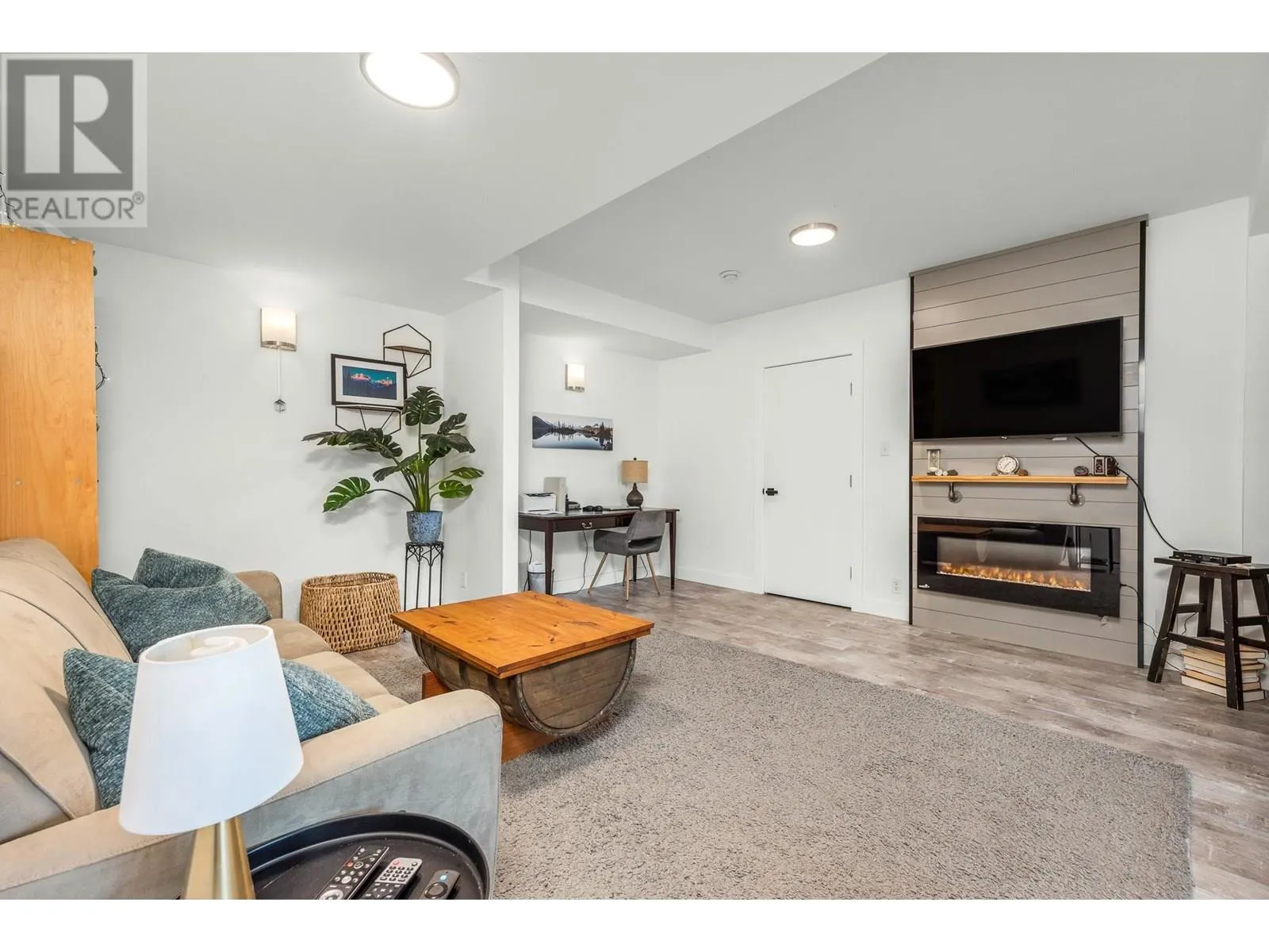 5393 East Vernon Road
