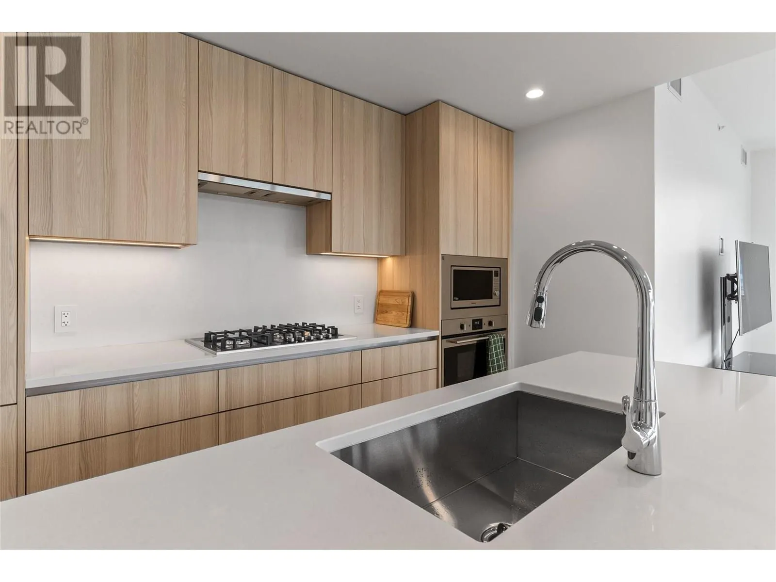 238 Leon Avenue Unit# 1408