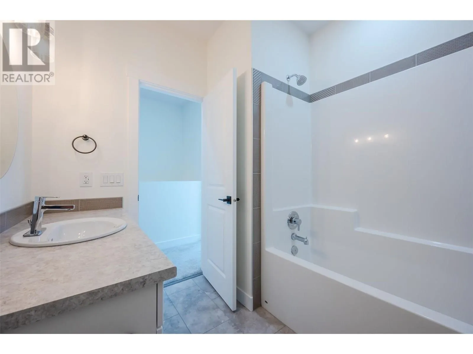 11612 Victoria Road S Unit# 102
