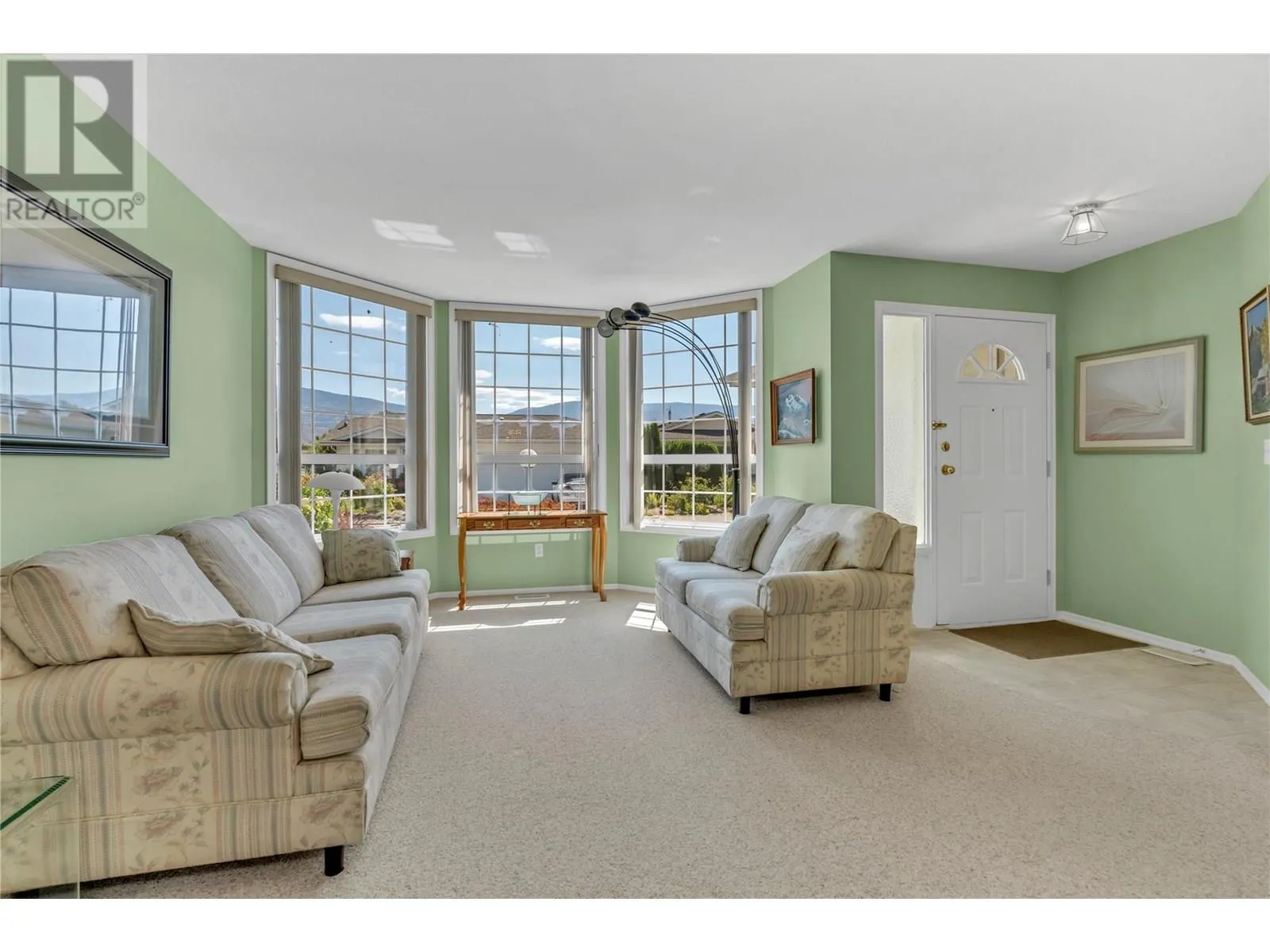 210 Sandpiper Crescent