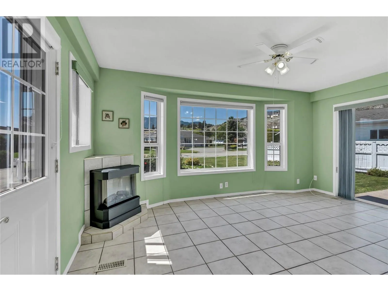 210 Sandpiper Crescent