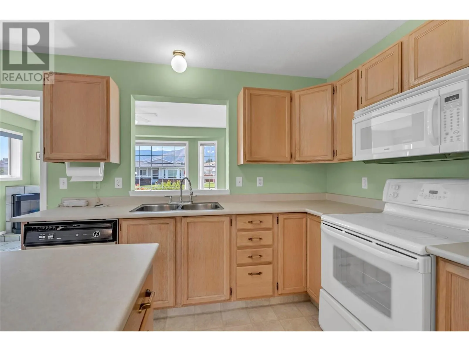 210 Sandpiper Crescent