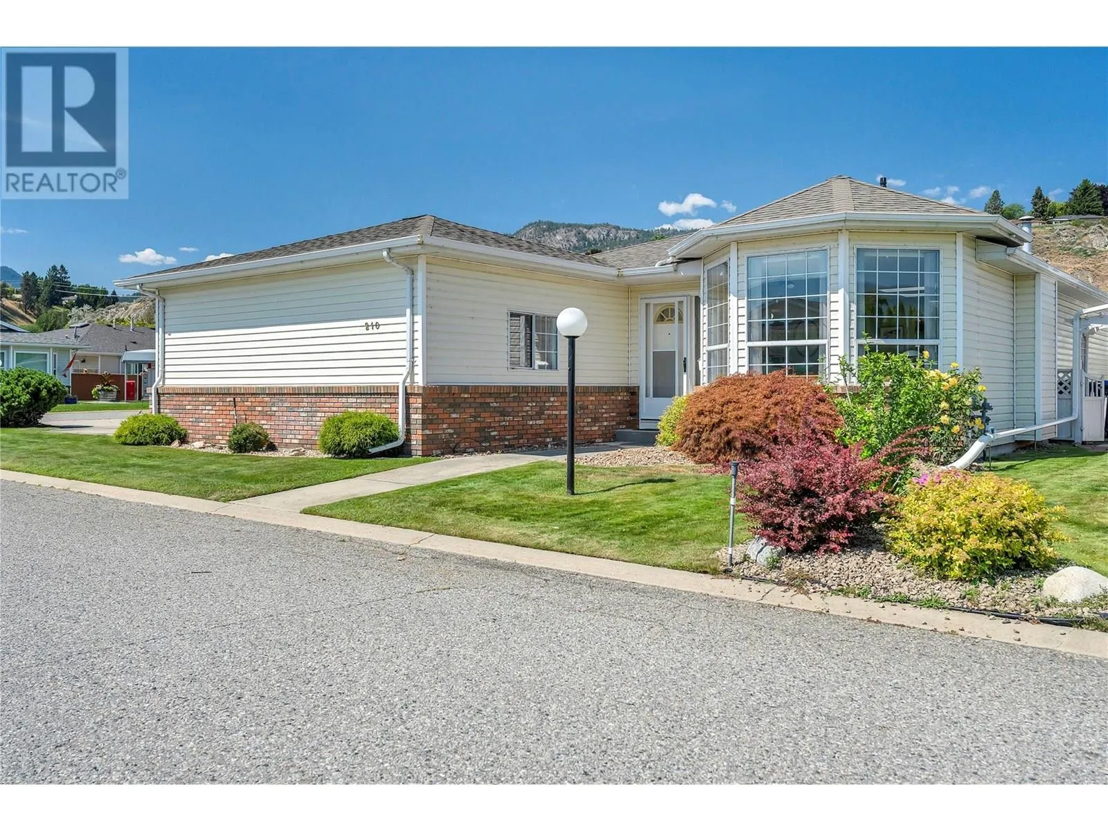 210 Sandpiper Crescent