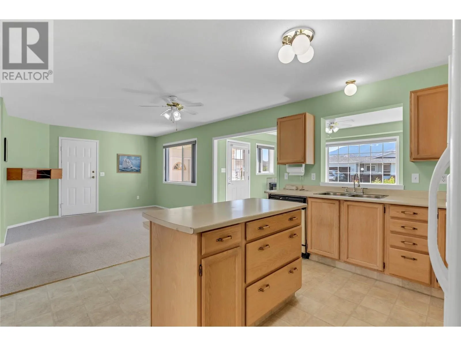 210 Sandpiper Crescent