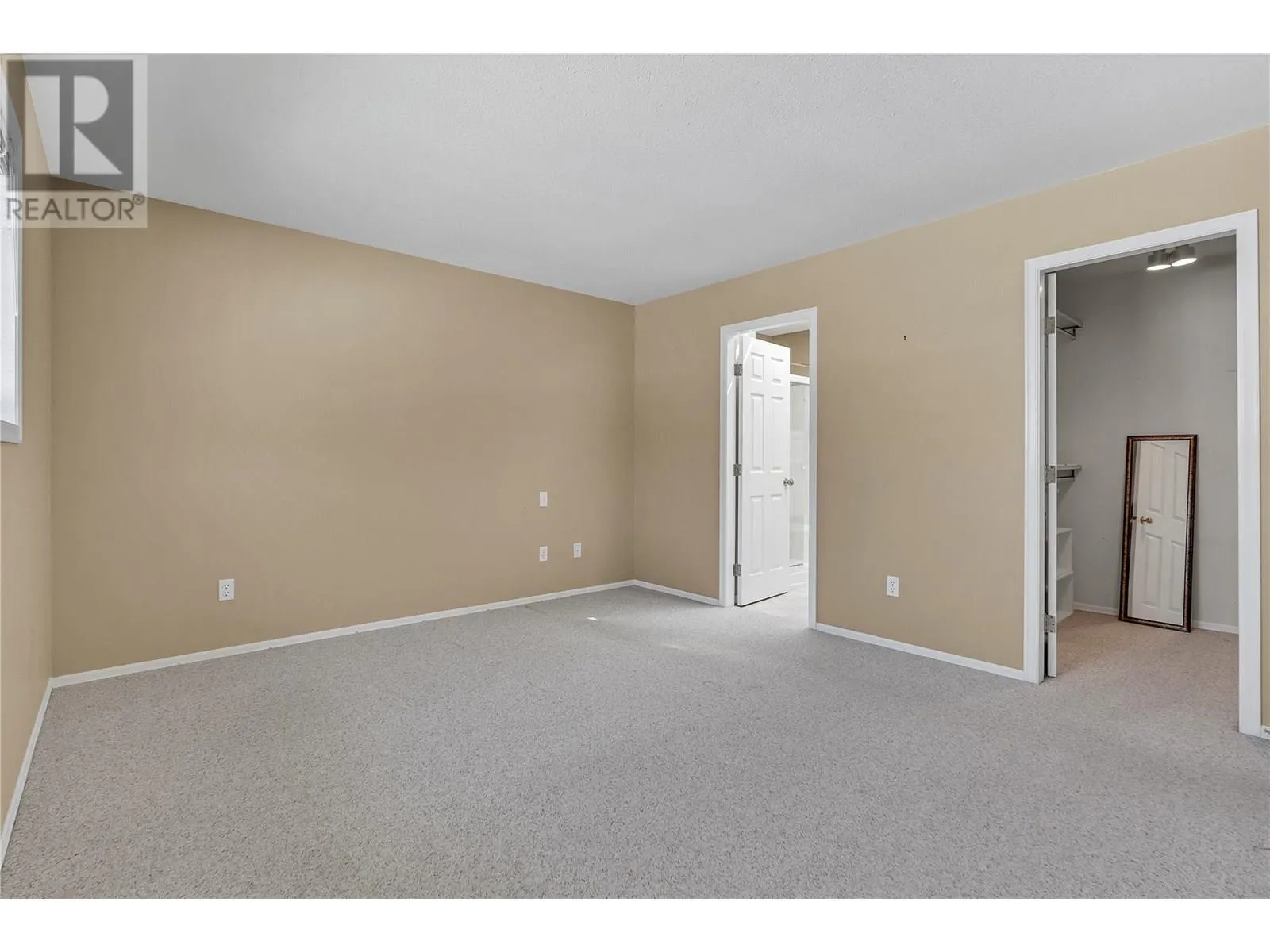 210 Sandpiper Crescent