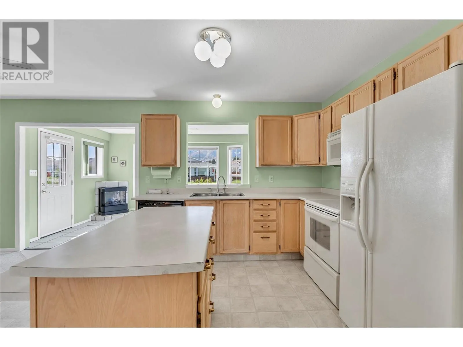 210 Sandpiper Crescent