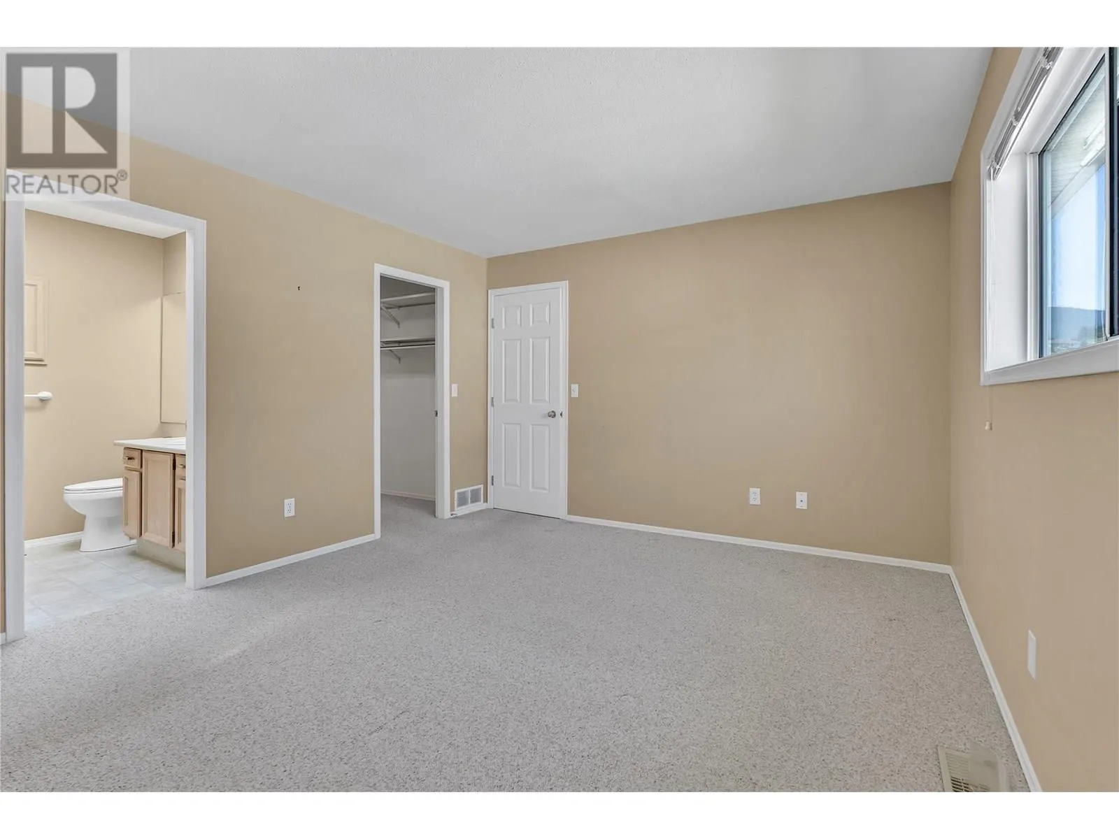 210 Sandpiper Crescent