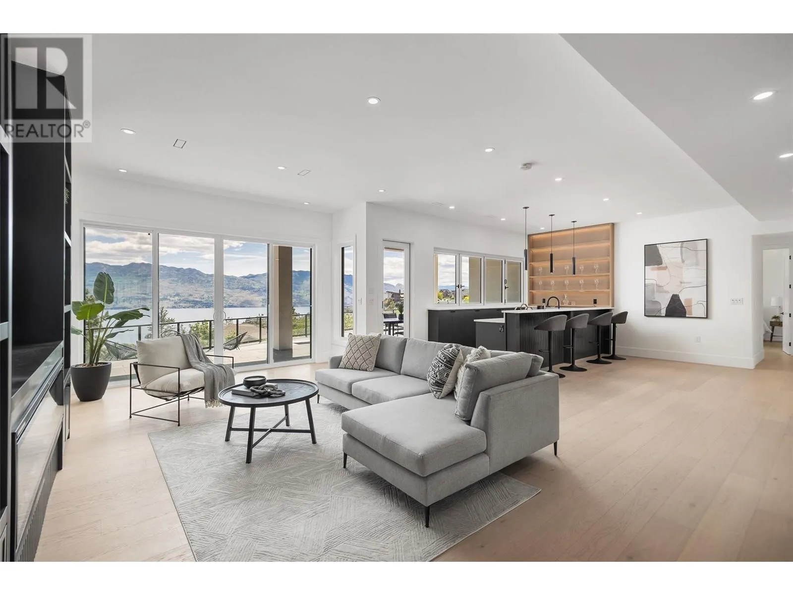 1435 Vineyard Drive