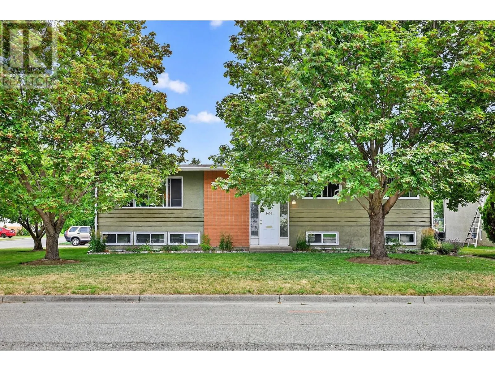 1498 Lombardy Square