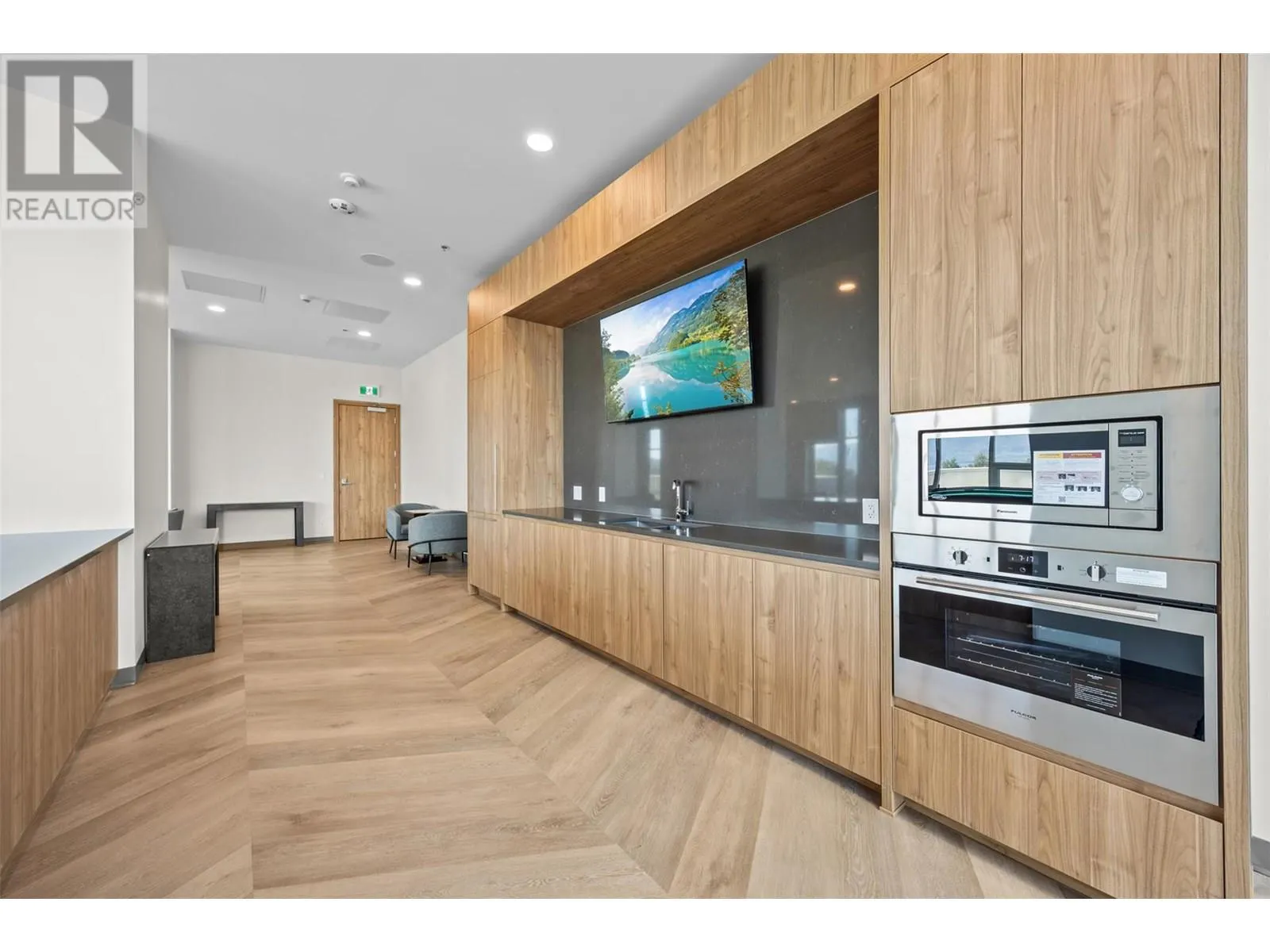 238 Leon Avenue Unit# 702