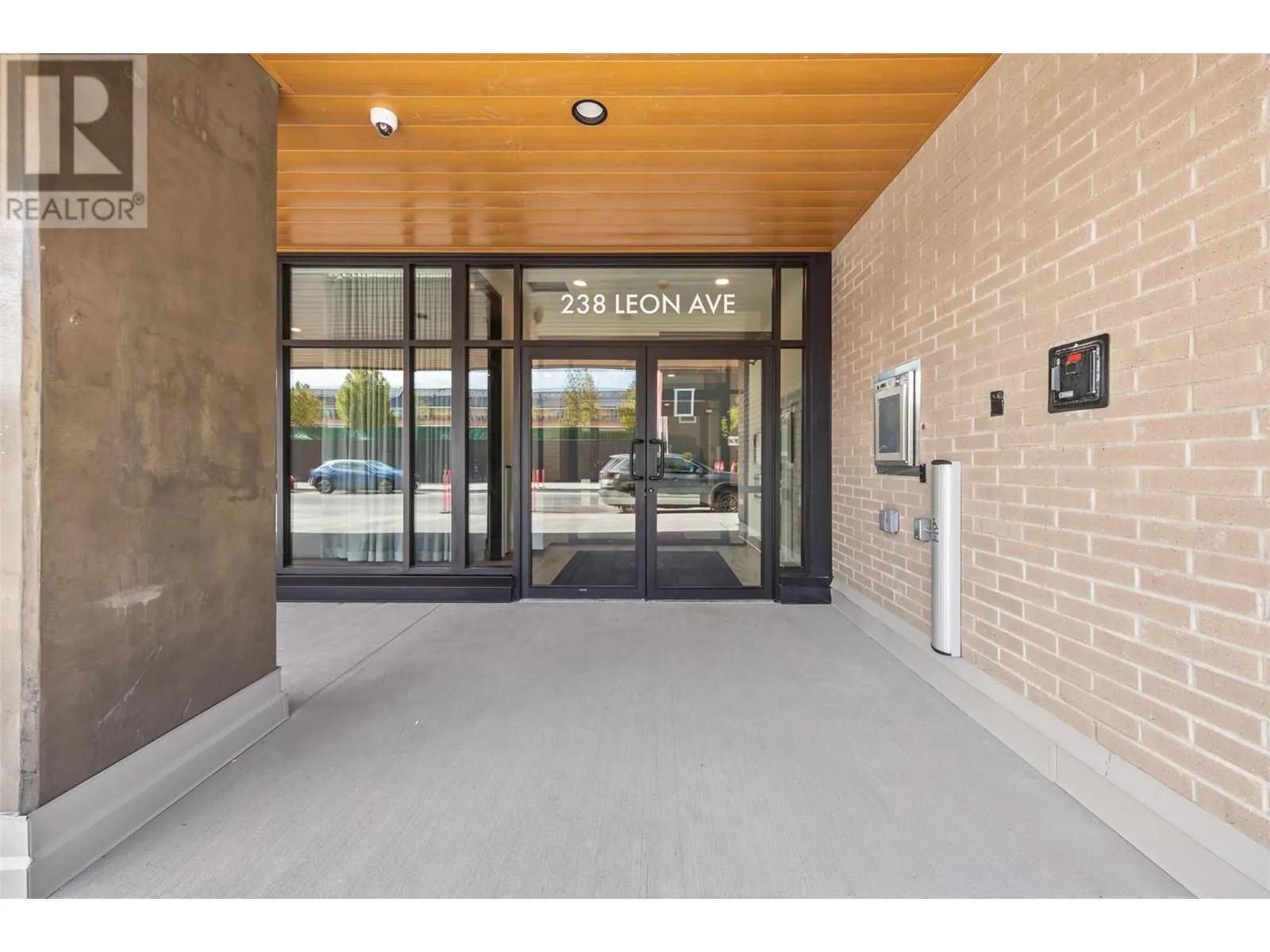 238 Leon Avenue Unit# 702