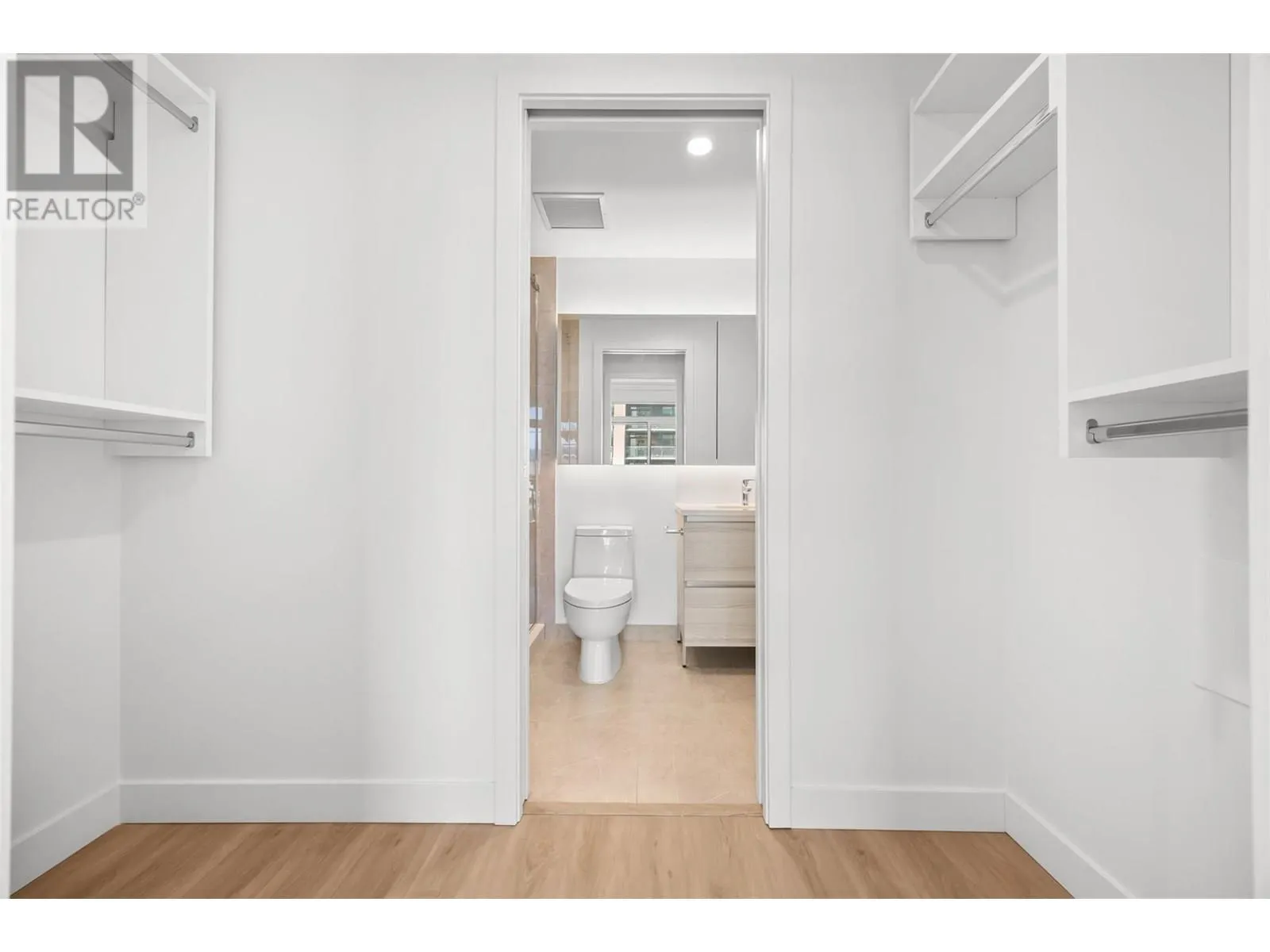 238 Leon Avenue Unit# 702