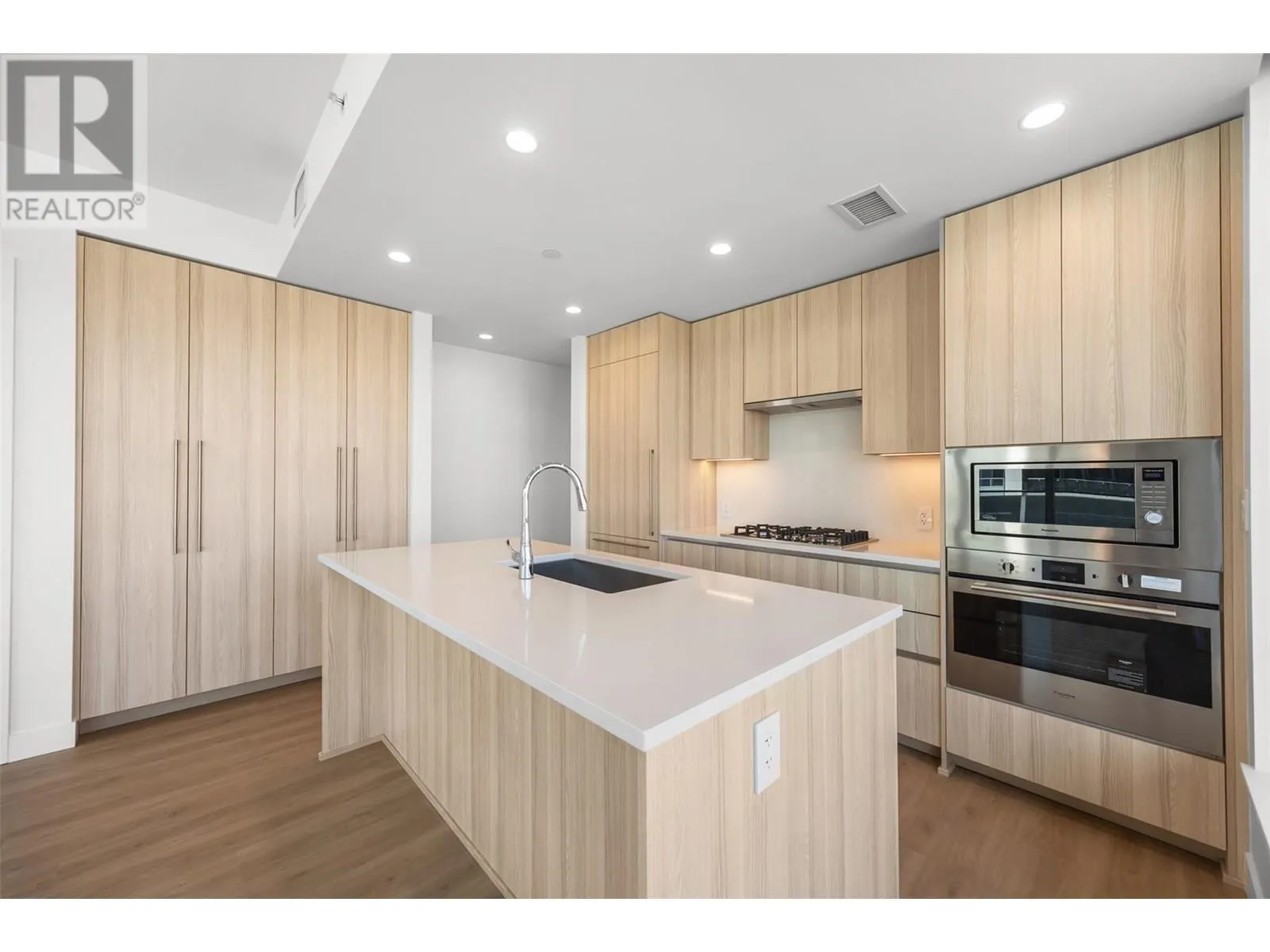 238 Leon Avenue Unit# 702