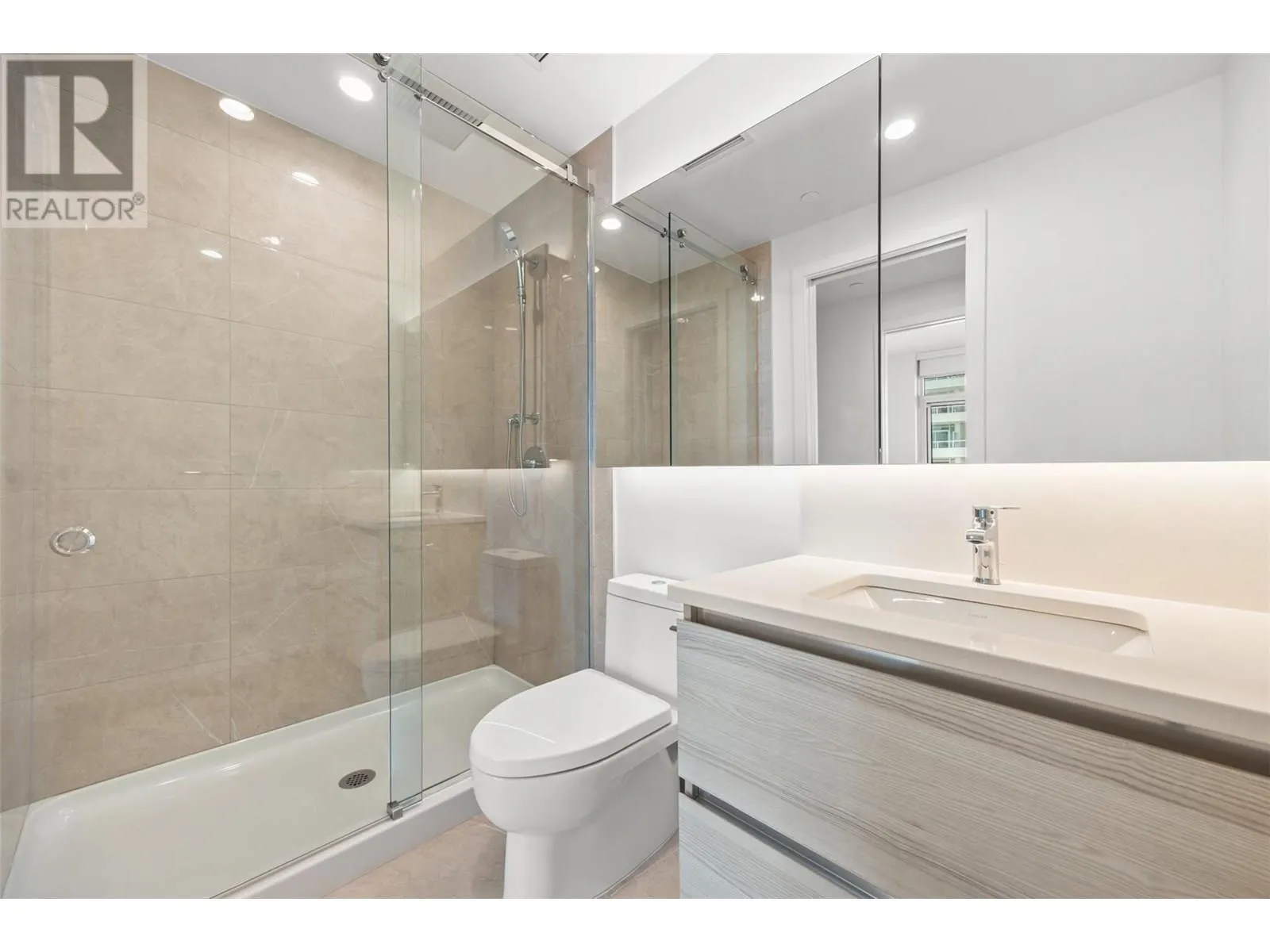 238 Leon Avenue Unit# 702