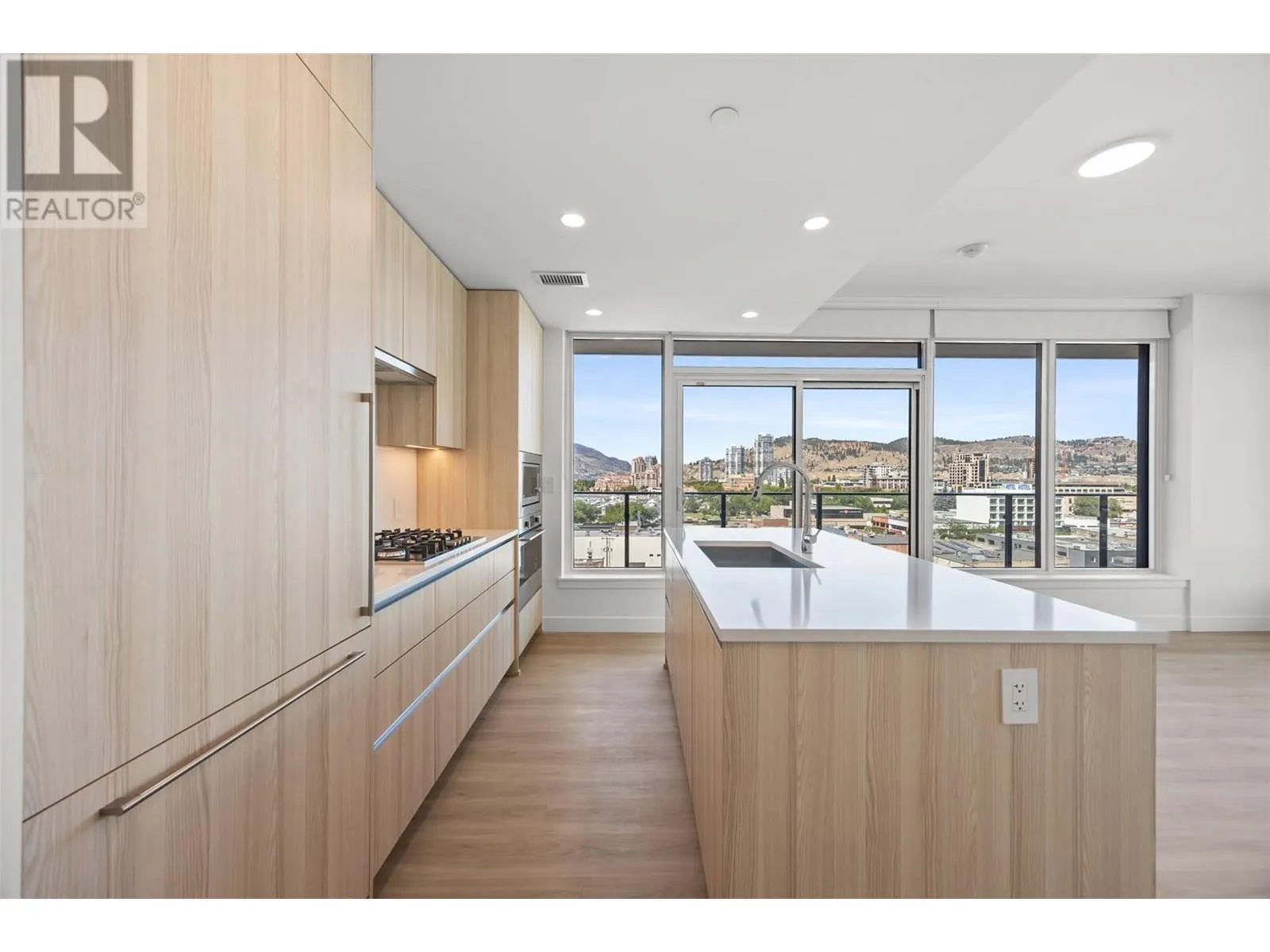 238 Leon Avenue Unit# 702