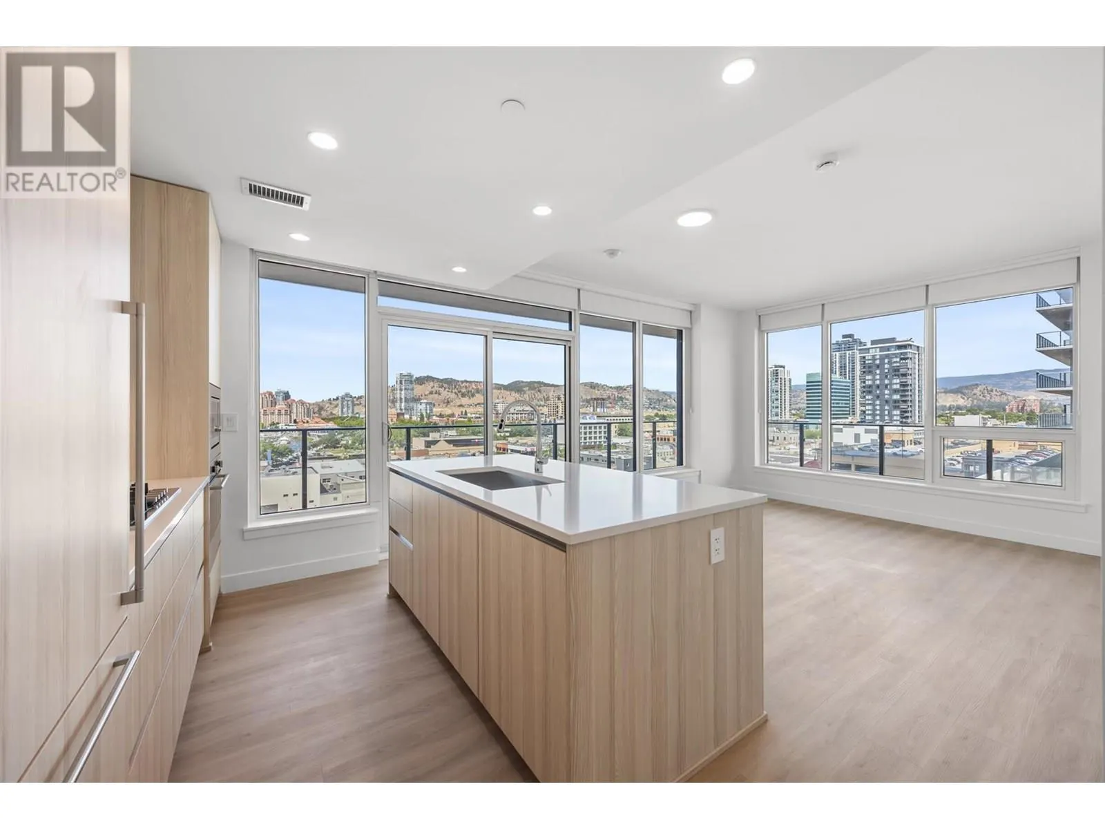 238 Leon Avenue Unit# 702