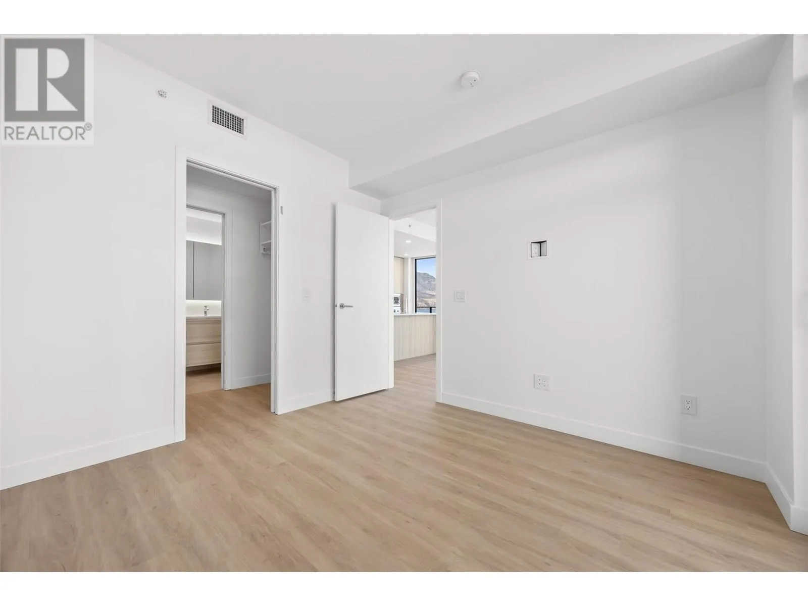 238 Leon Avenue Unit# 702