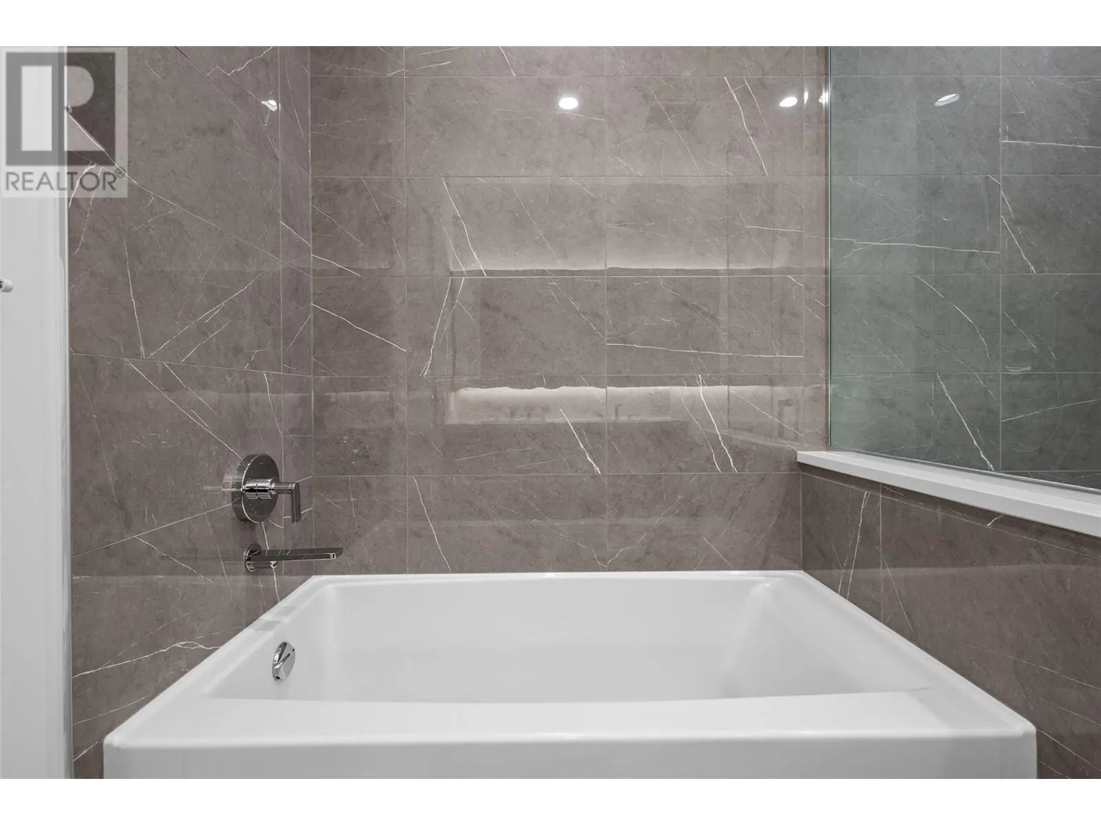 238 Leon Avenue Unit# 2207