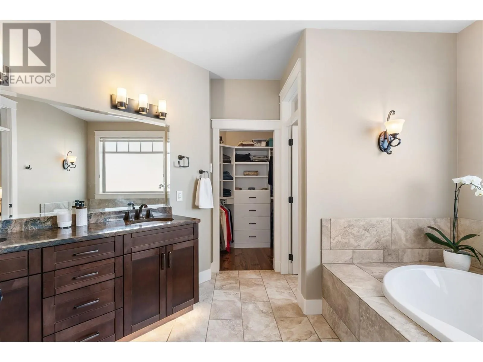 5090 Twinflower Crescent